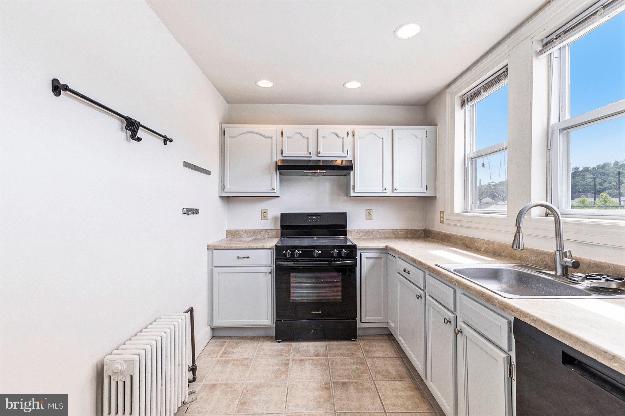 309 E HECTOR STREET