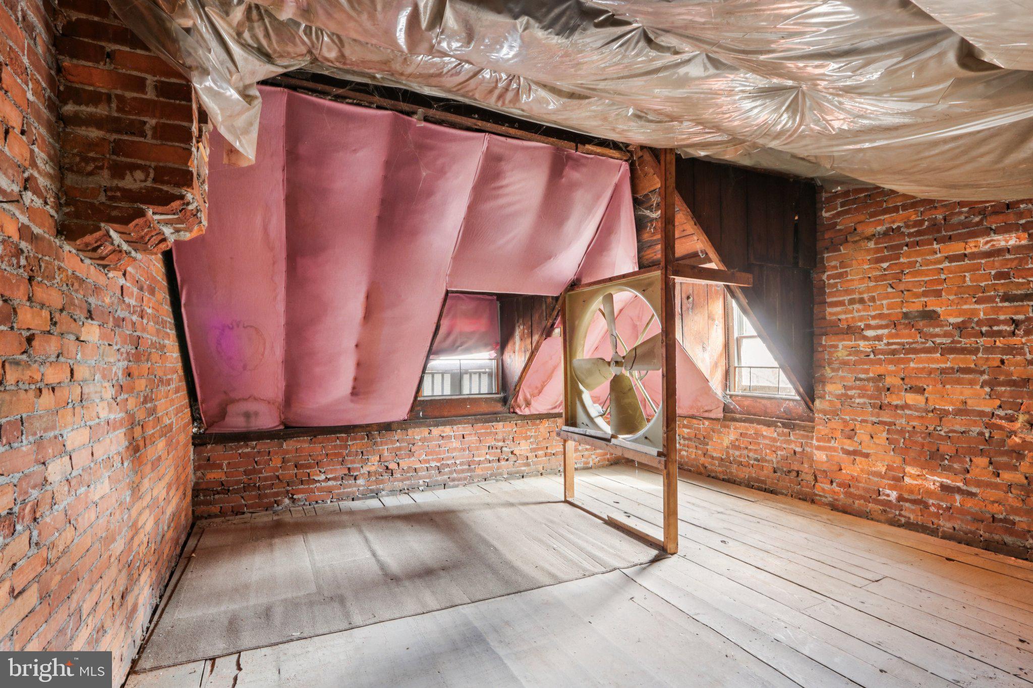 UNIVERSITY CITY - Residential