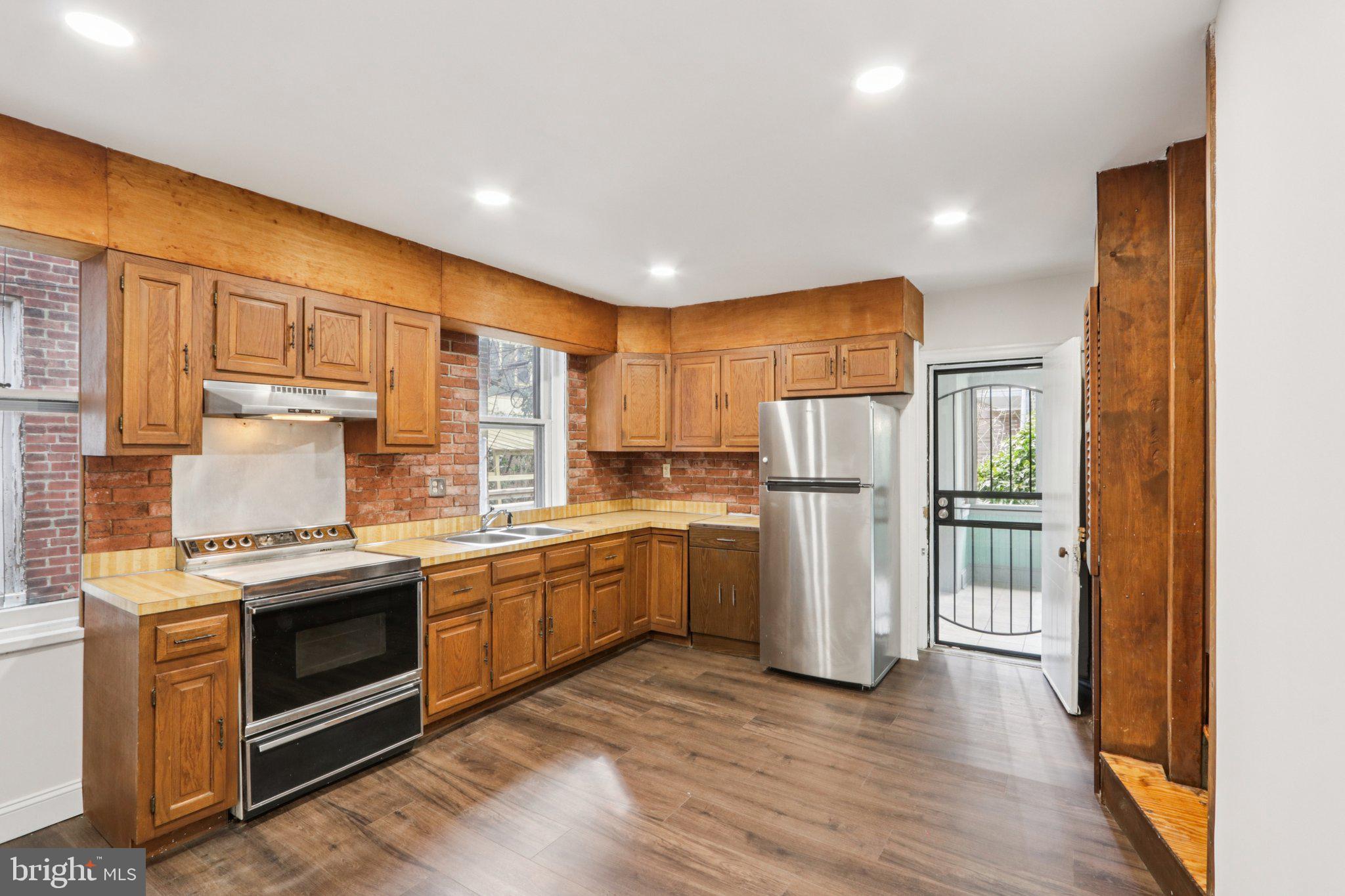 UNIVERSITY CITY - Residential