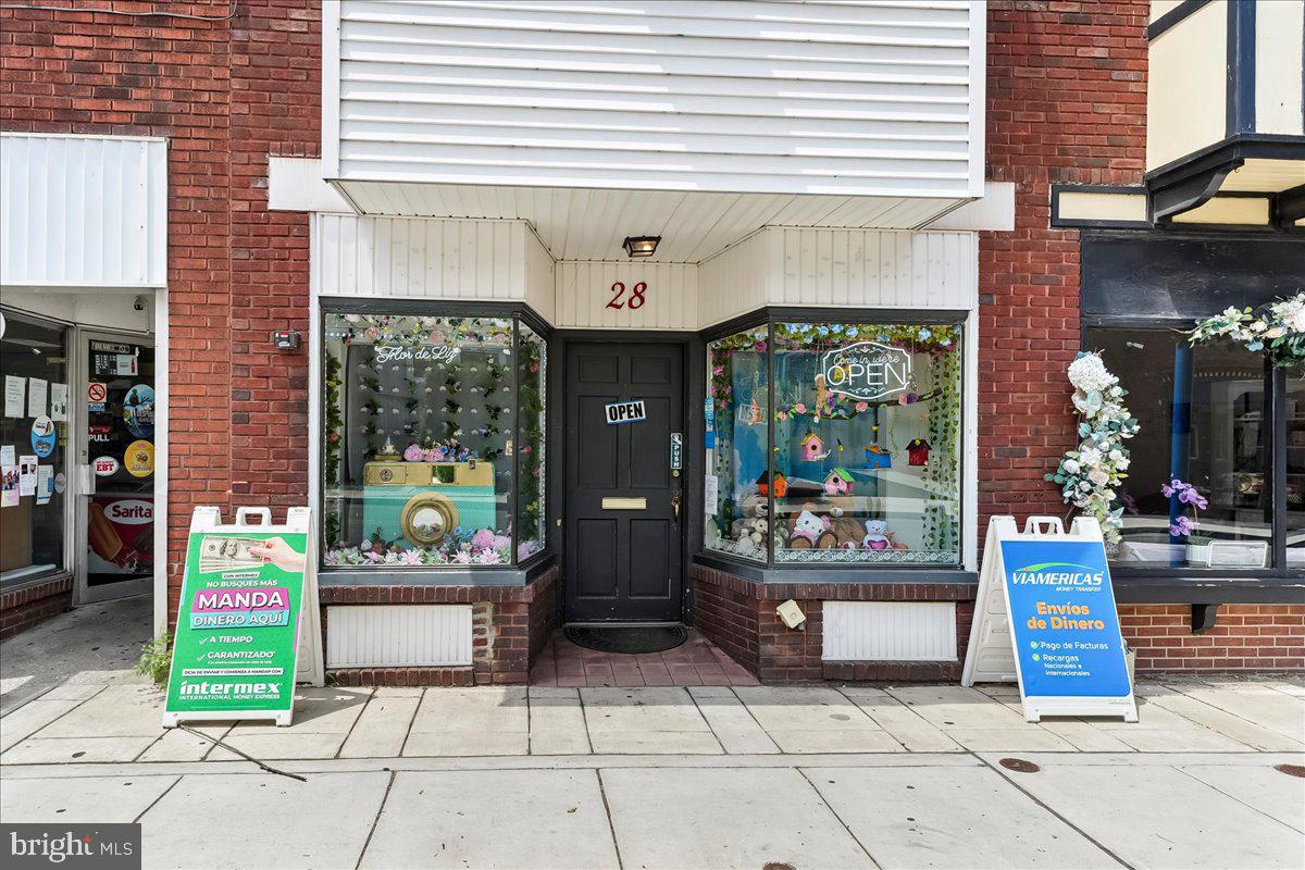 28 GAY STREET