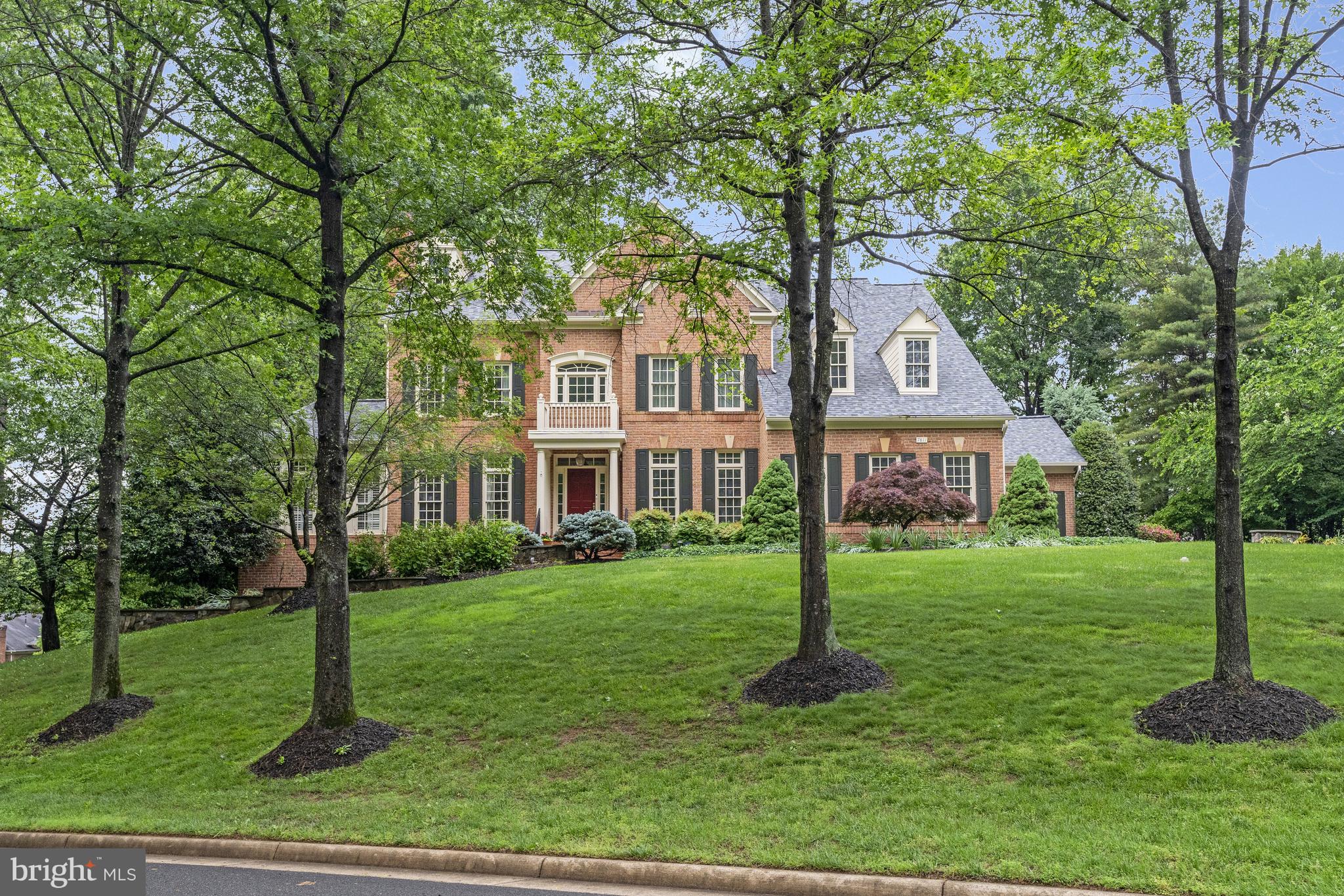 7811 CROWNHURST COURT