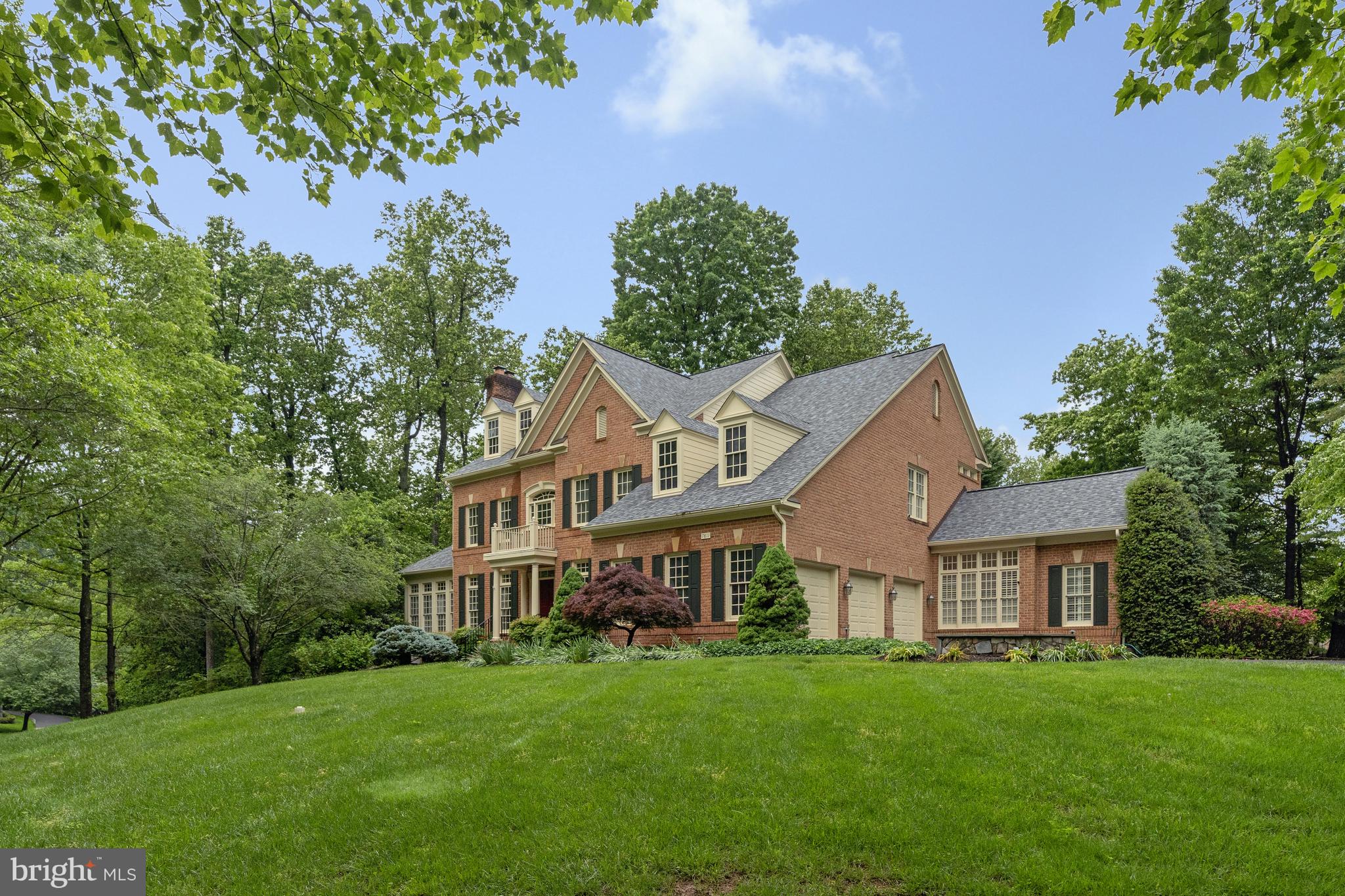 7811 CROWNHURST COURT