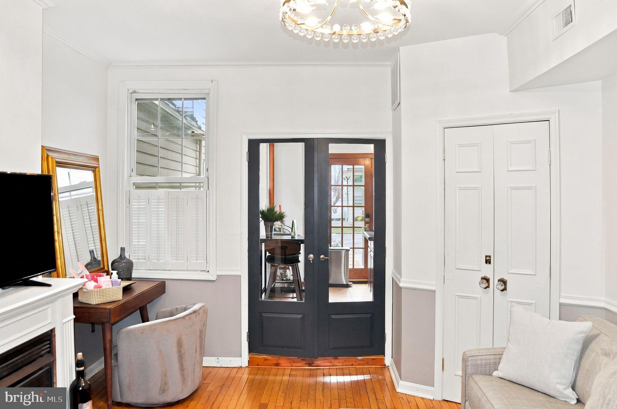 706 N COLUMBUS STREET N