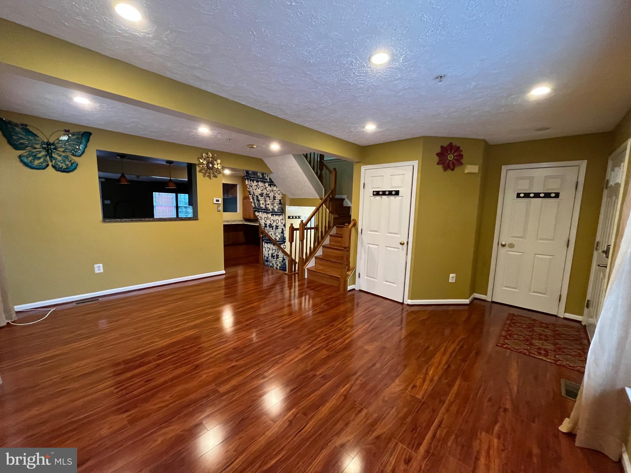 HUNTERS RUN VILLAGE - Residential Lease