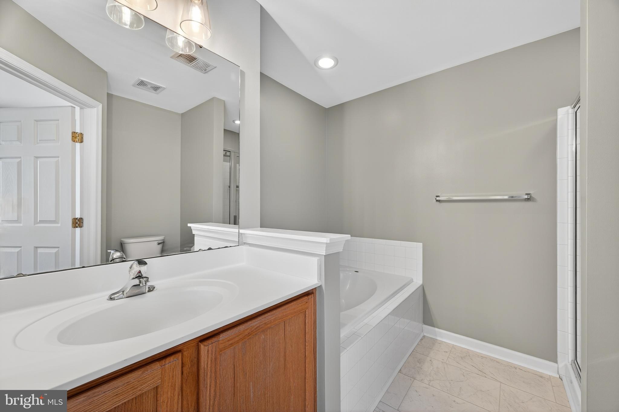 LAKELAND PLACE - Residential