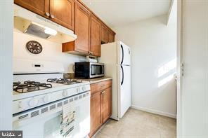 MAYFLOWER SQUARE - Residential Lease