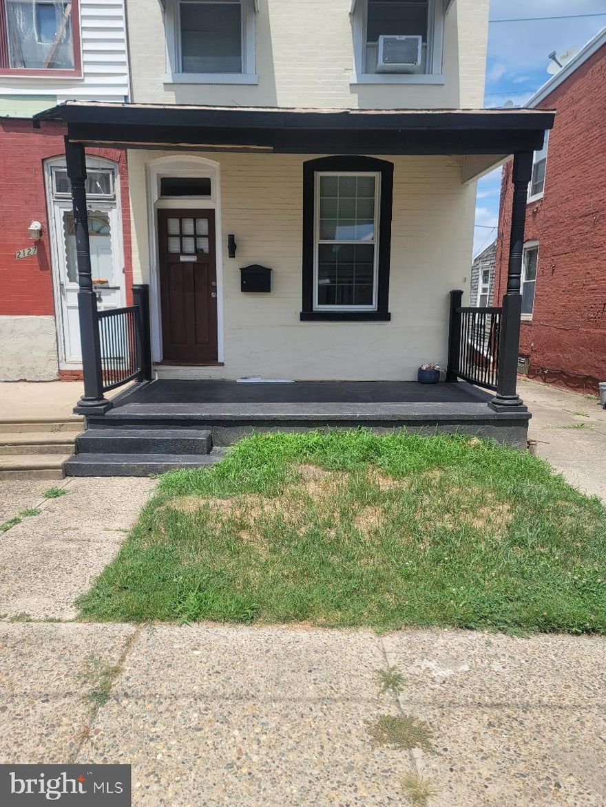 Great investment opportunity! newly renovated 2 bedroom, 1 bath, tenant occupied, located closely to highway access, reginal and public transportation. On a nice quiet and clean block. Surround by variety of restaurants and shopping centers.