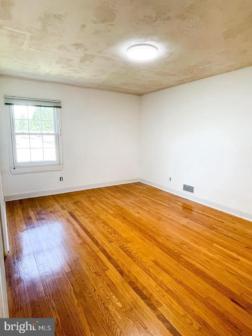 FAIRFAX ACRES - Residential Lease