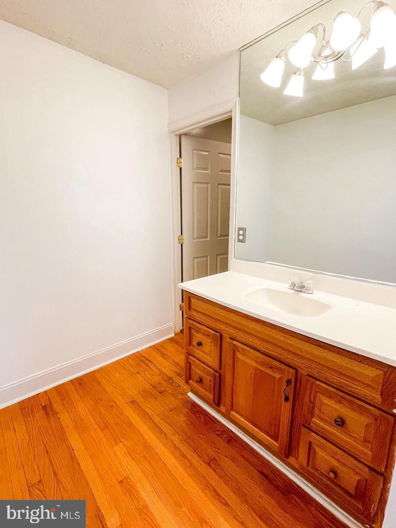 FAIRFAX ACRES - Residential Lease