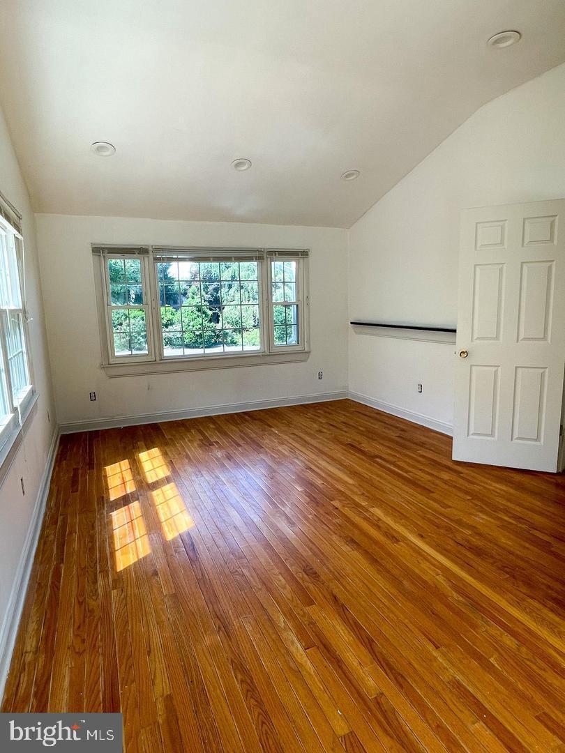 FAIRFAX ACRES - Residential Lease