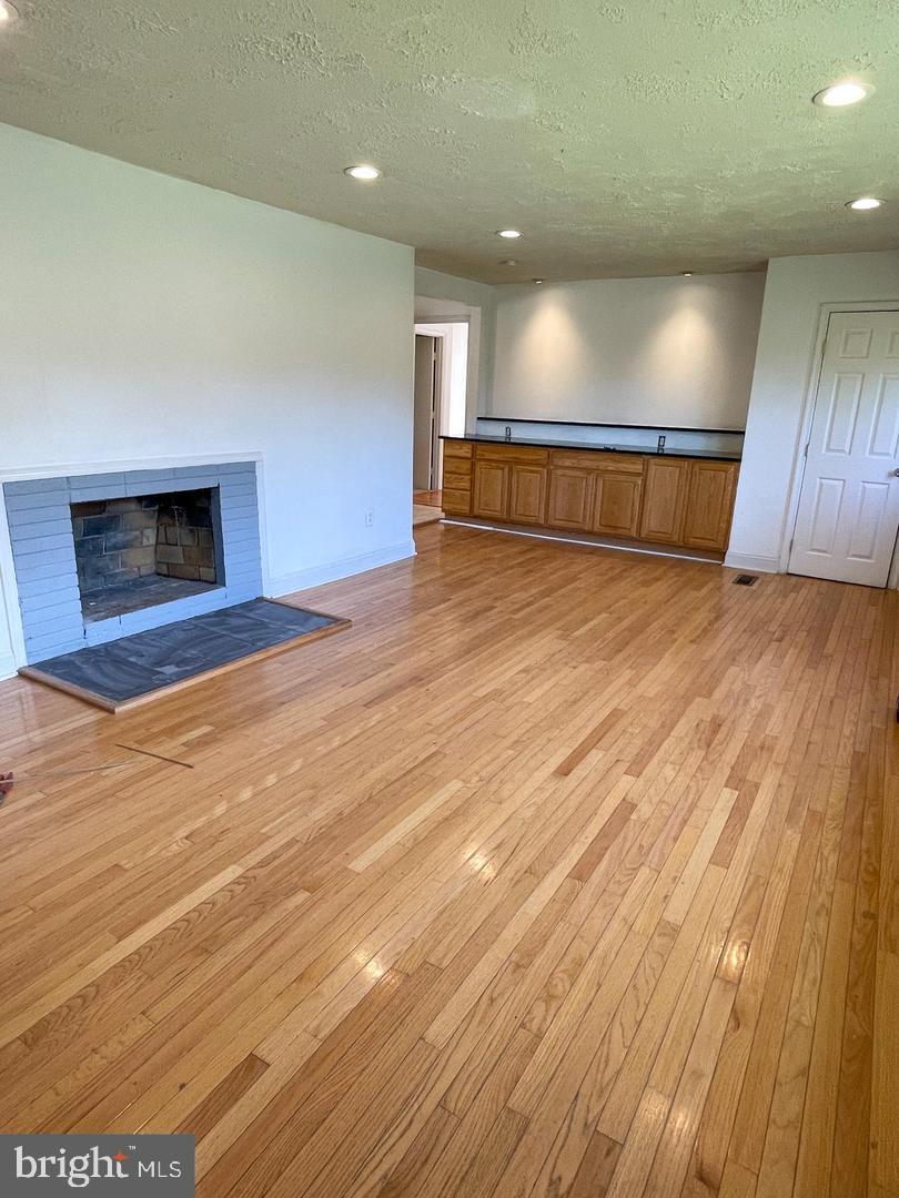 FAIRFAX ACRES - Residential Lease