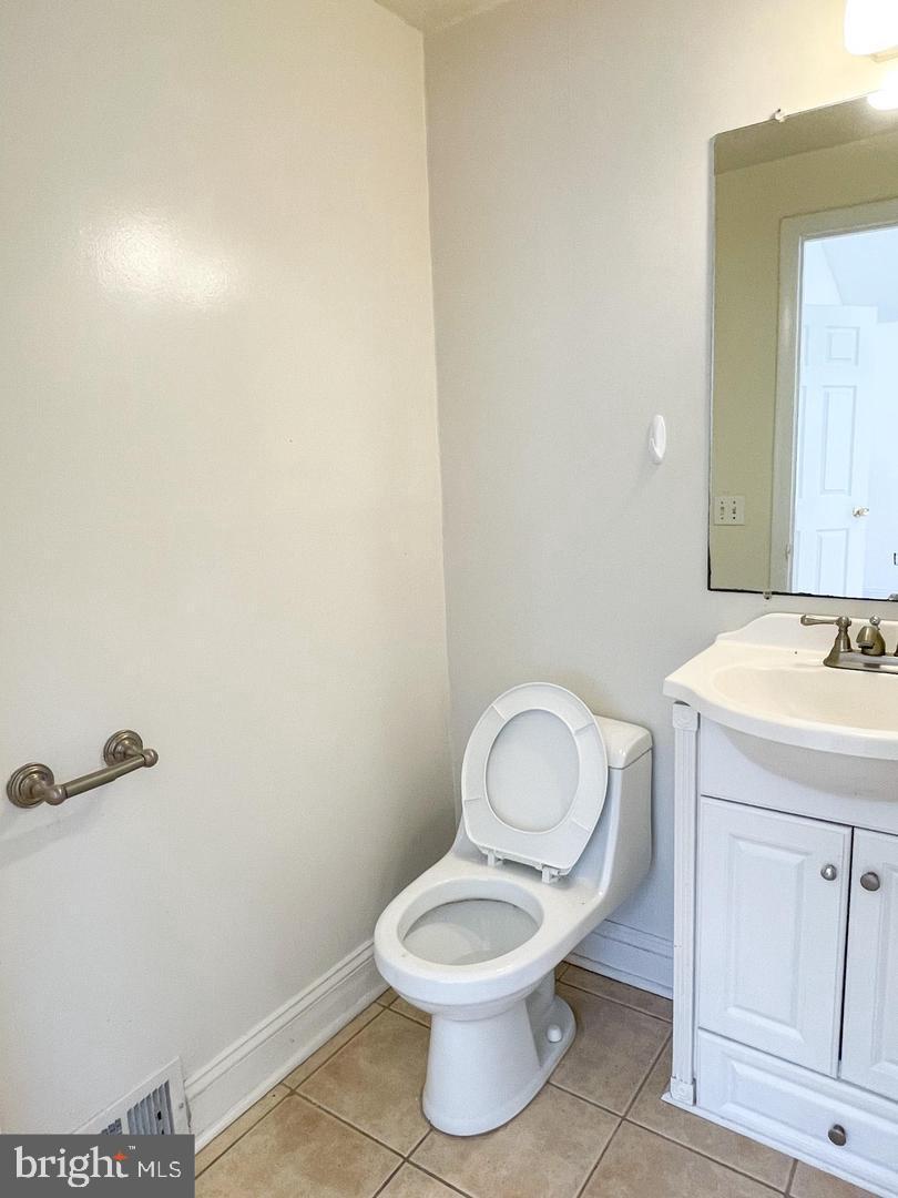 FAIRFAX ACRES - Residential Lease