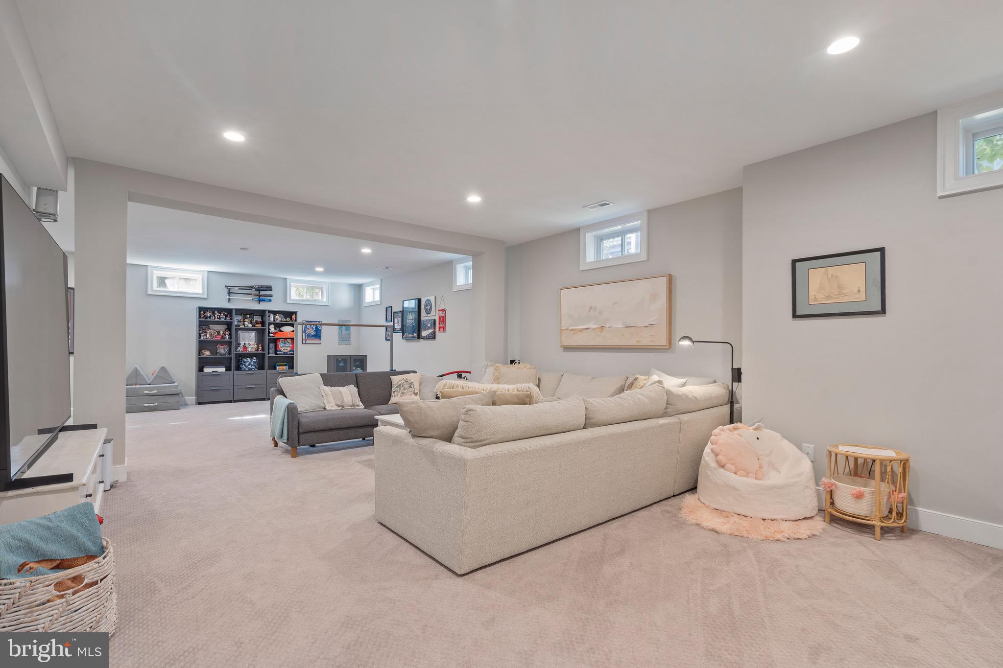 OVER LEE KNOLLS - Residential