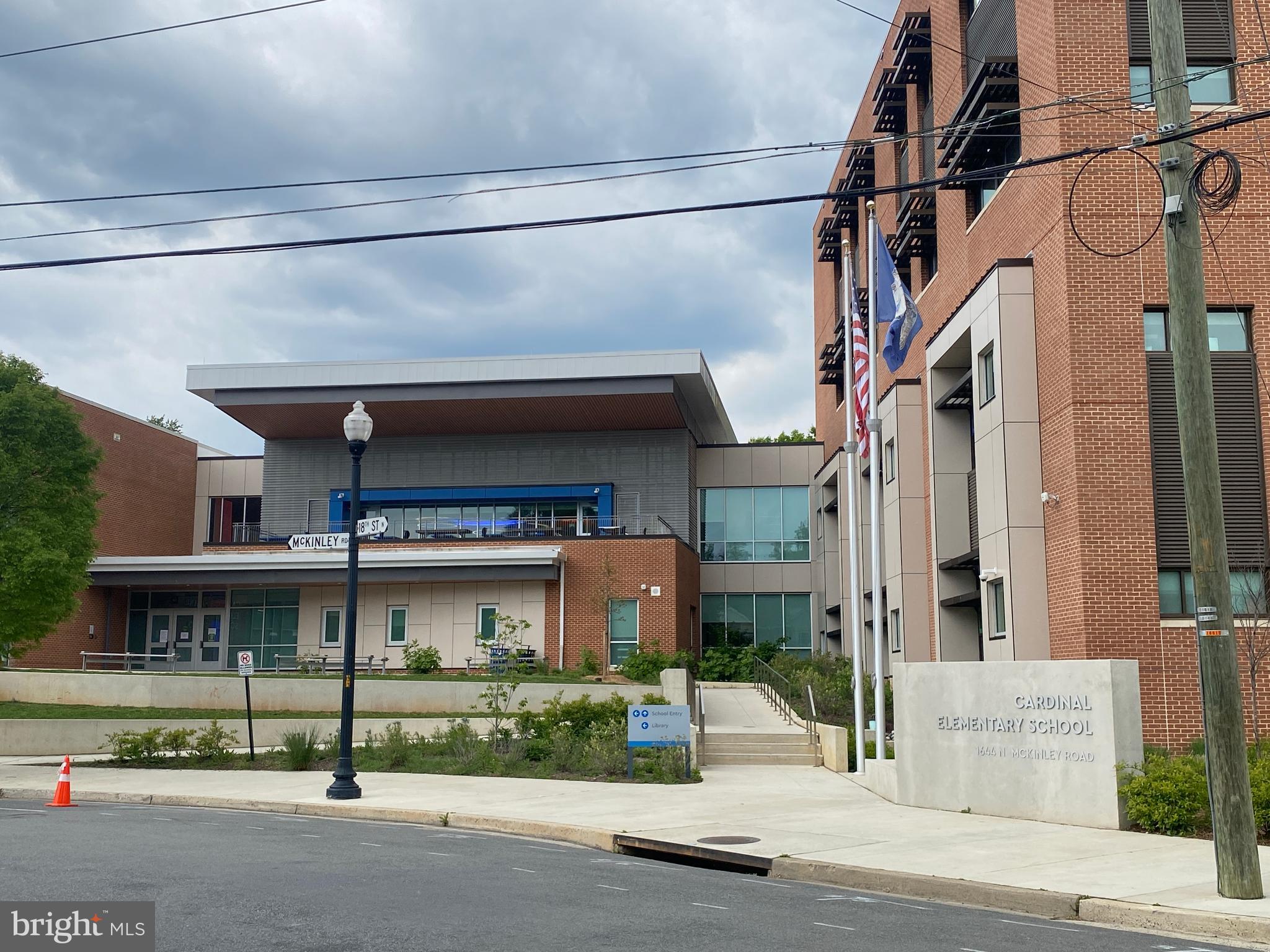 OVER LEE KNOLLS - Residential