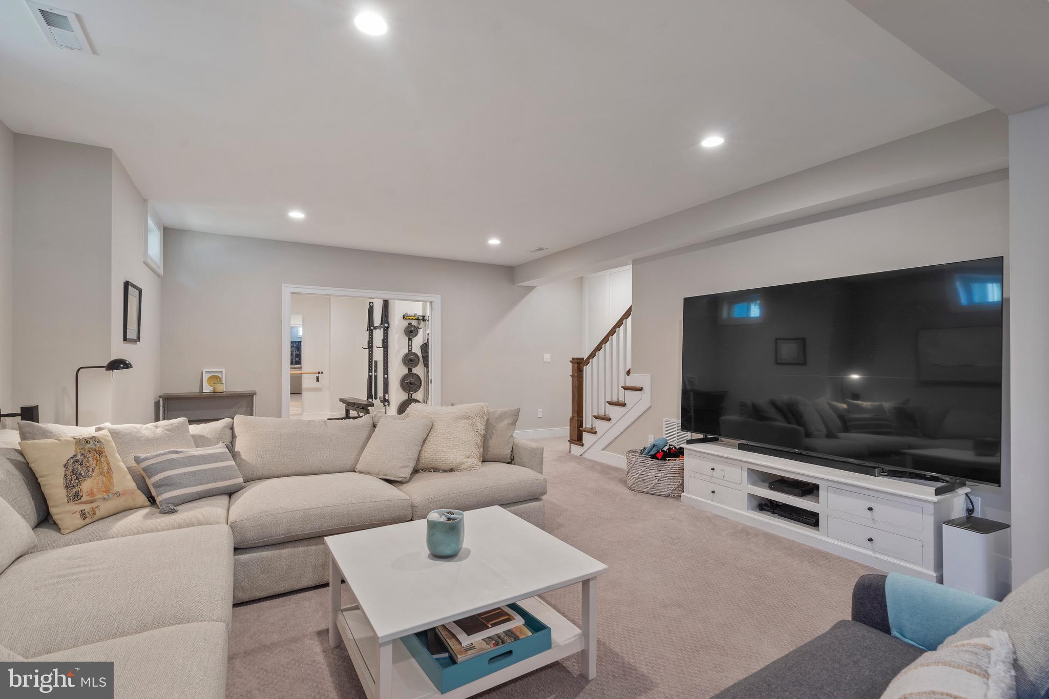 OVER LEE KNOLLS - Residential