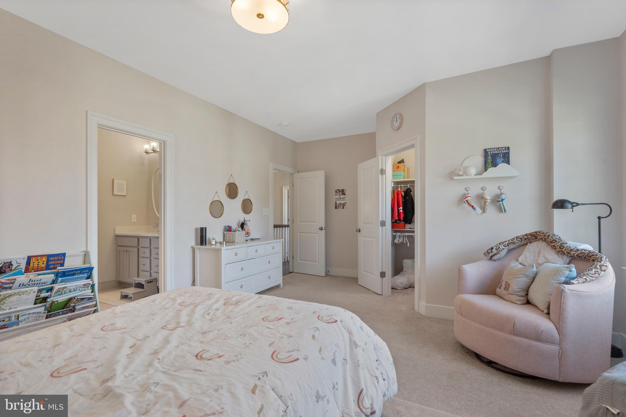 OVER LEE KNOLLS - Residential