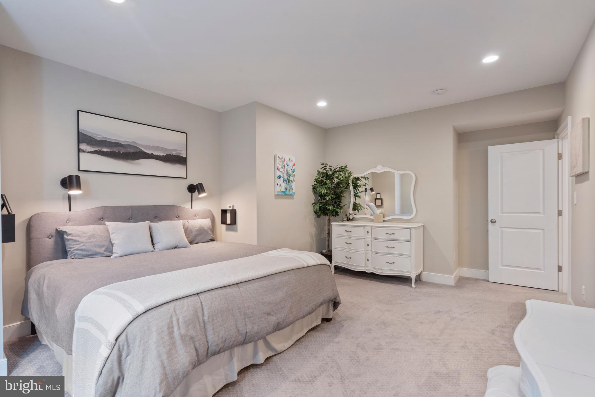 OVER LEE KNOLLS - Residential