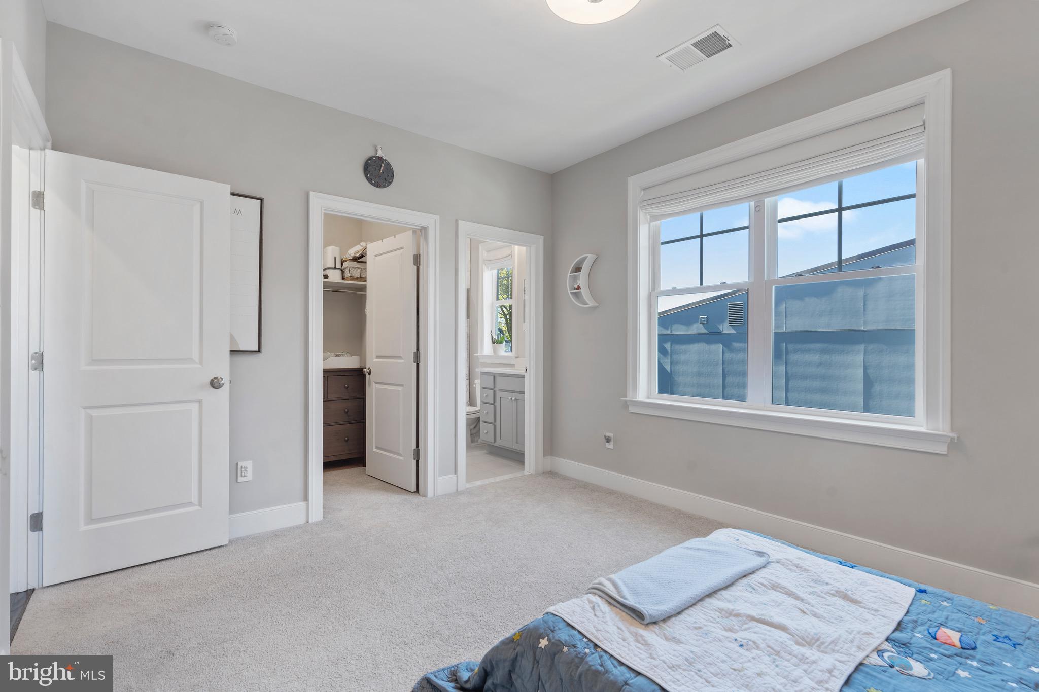 OVER LEE KNOLLS - Residential