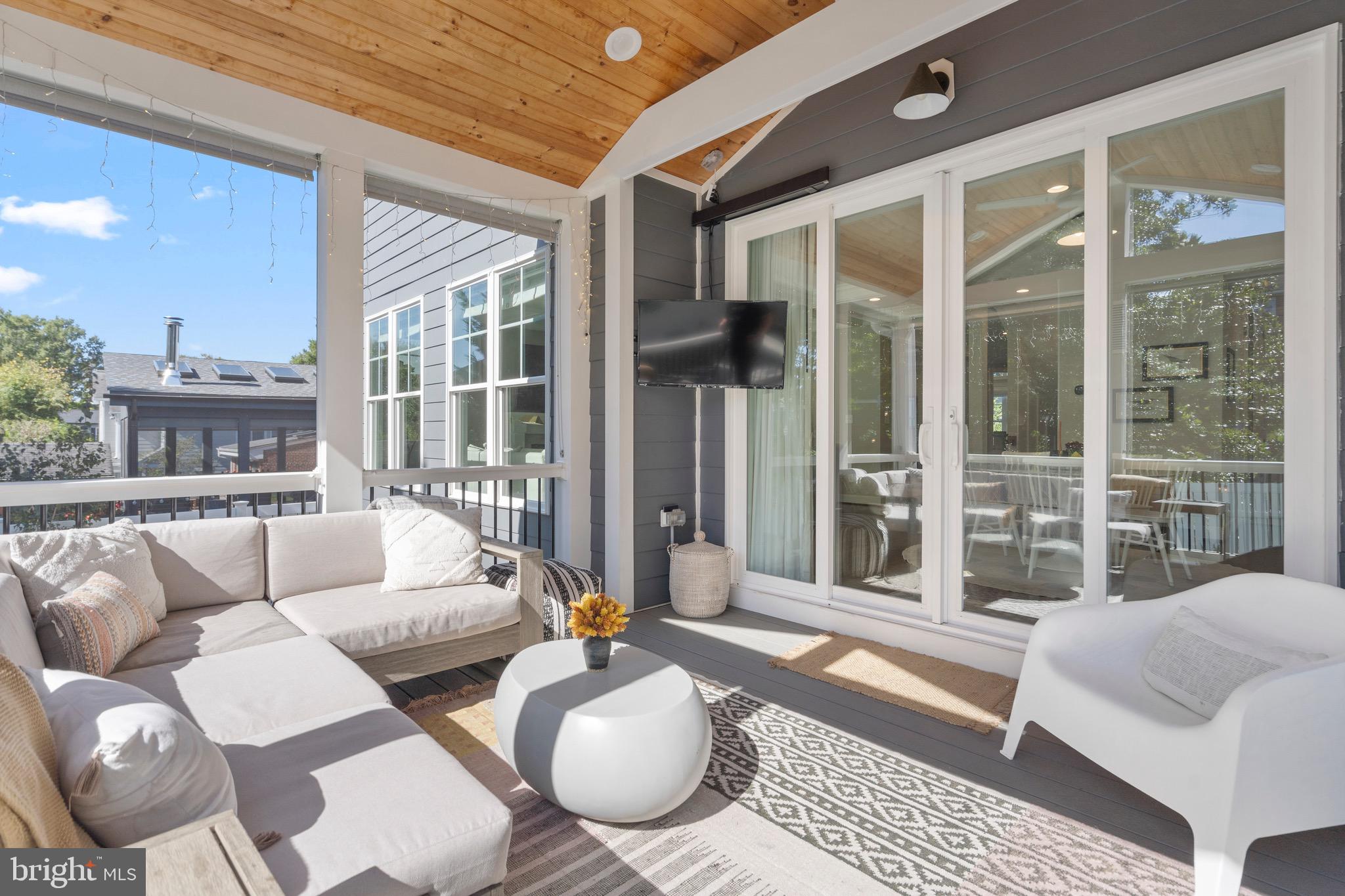 OVER LEE KNOLLS - Residential