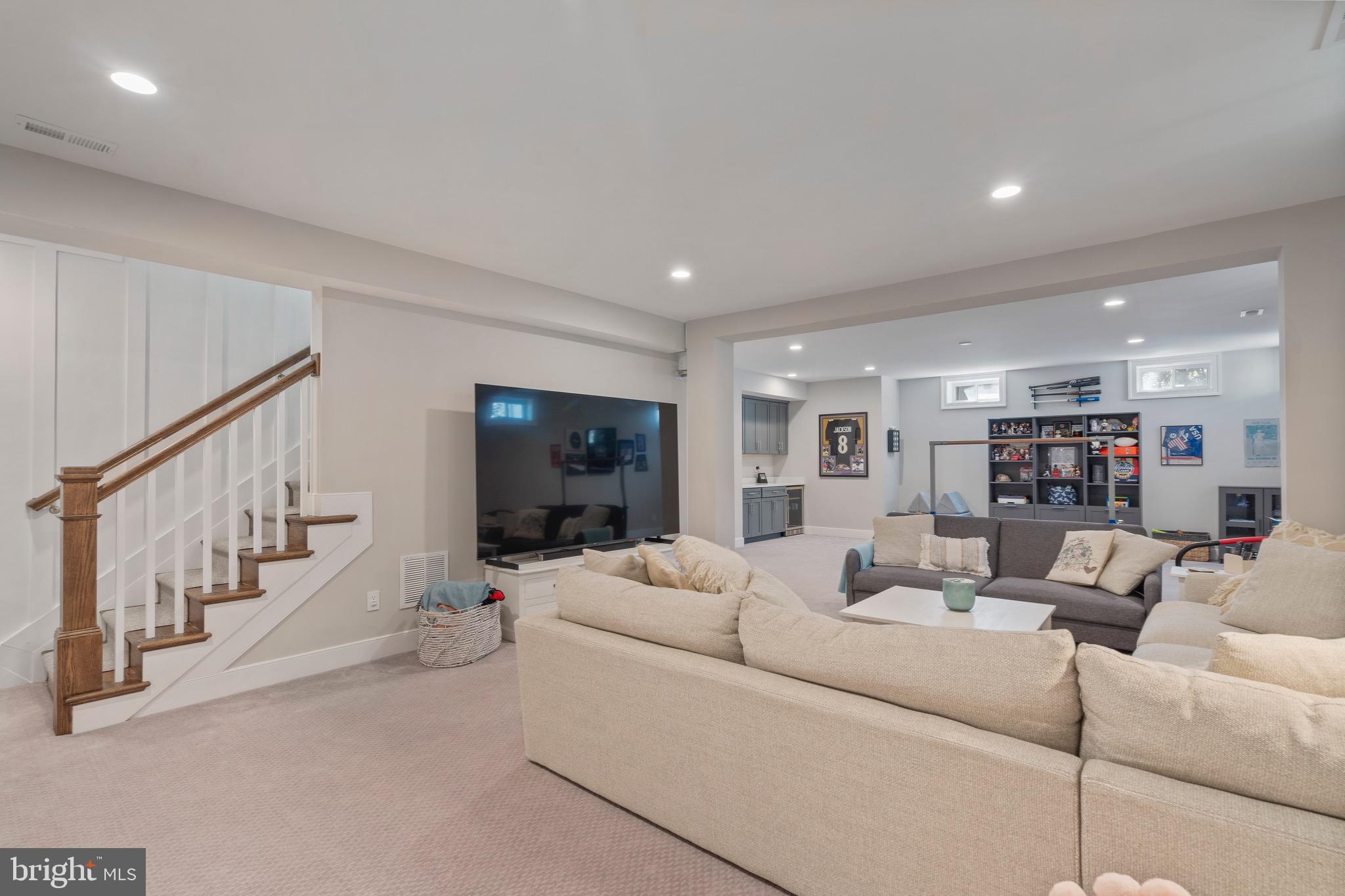 OVER LEE KNOLLS - Residential