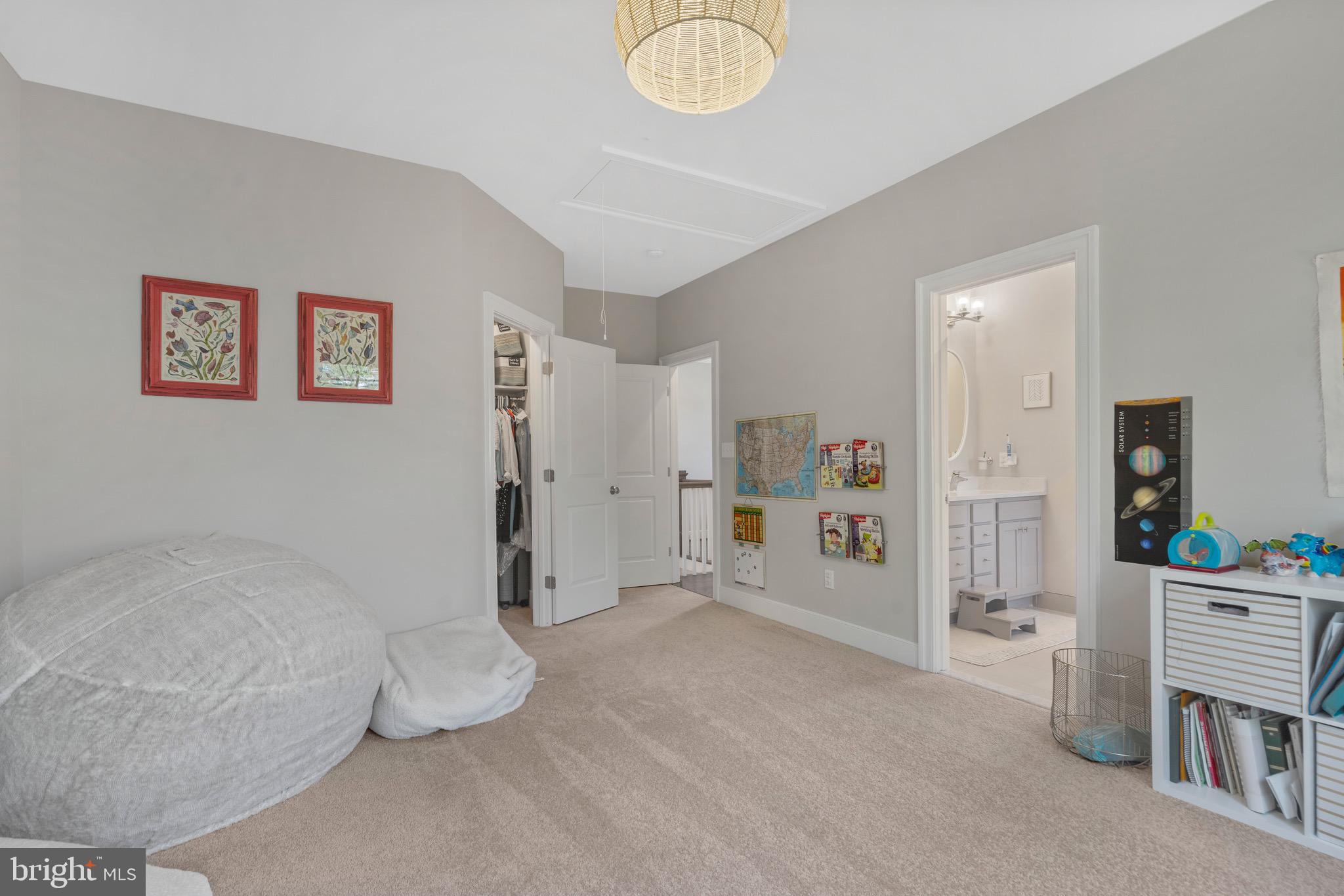 OVER LEE KNOLLS - Residential