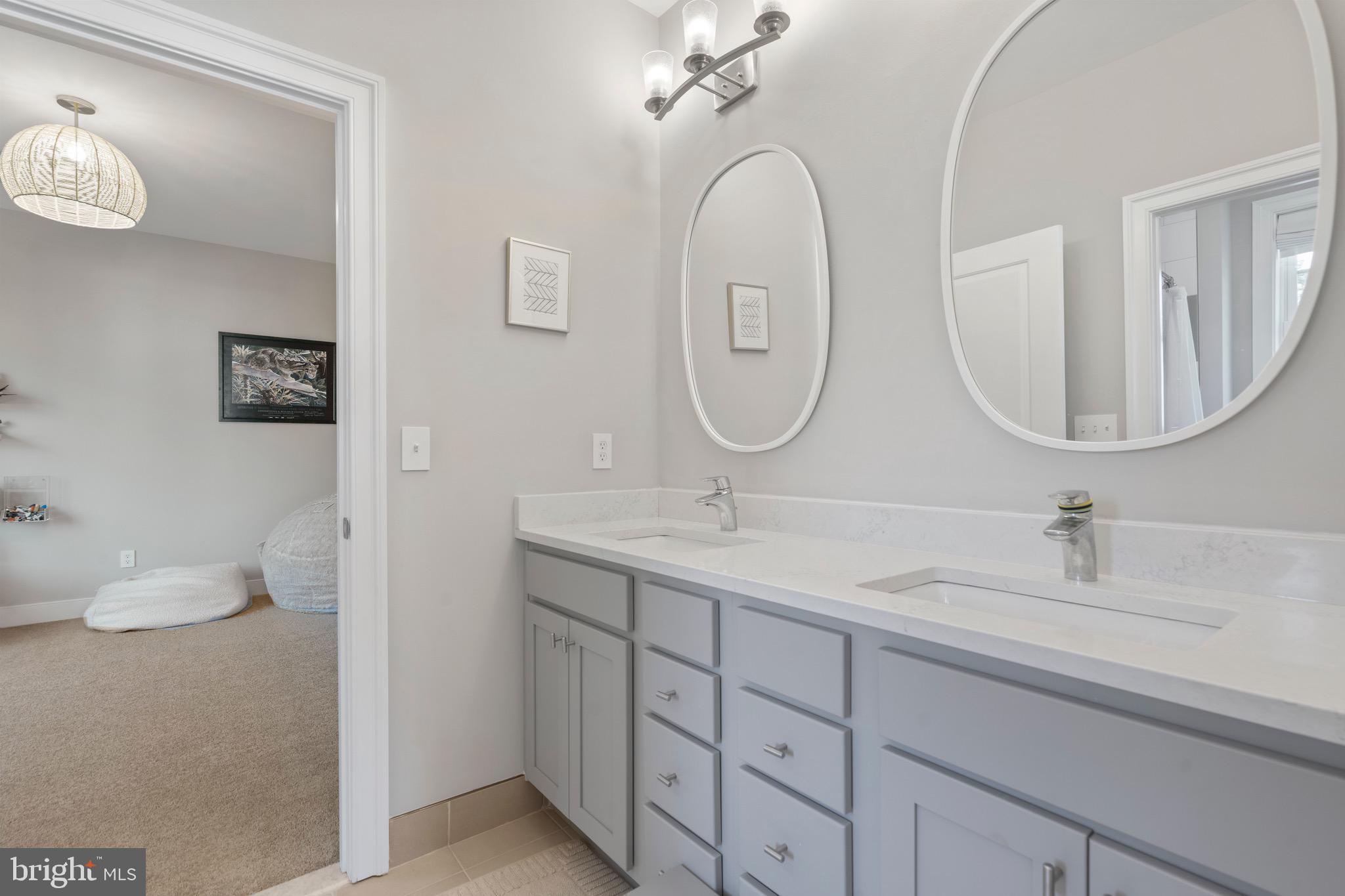 OVER LEE KNOLLS - Residential