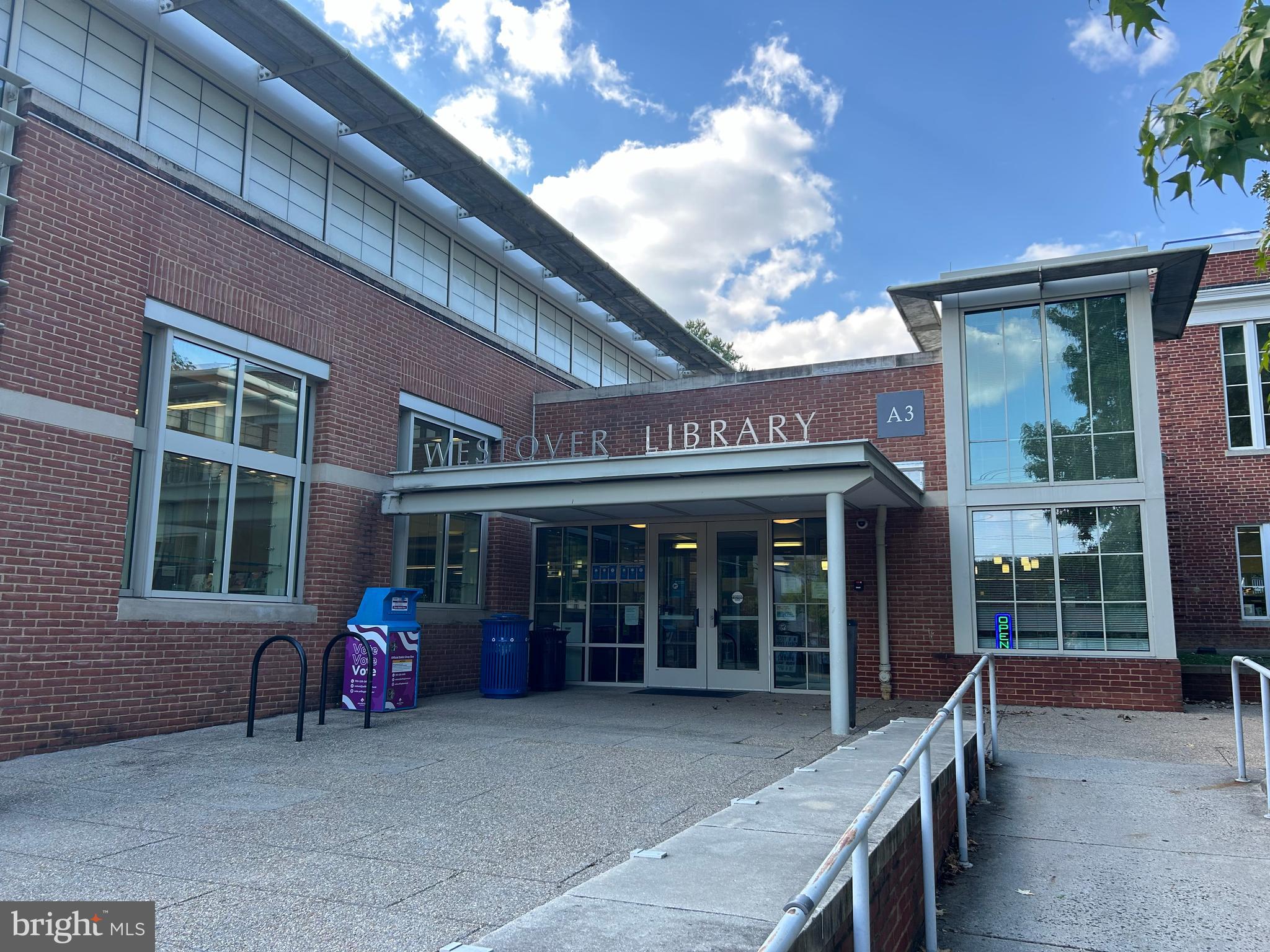 OVER LEE KNOLLS - Residential