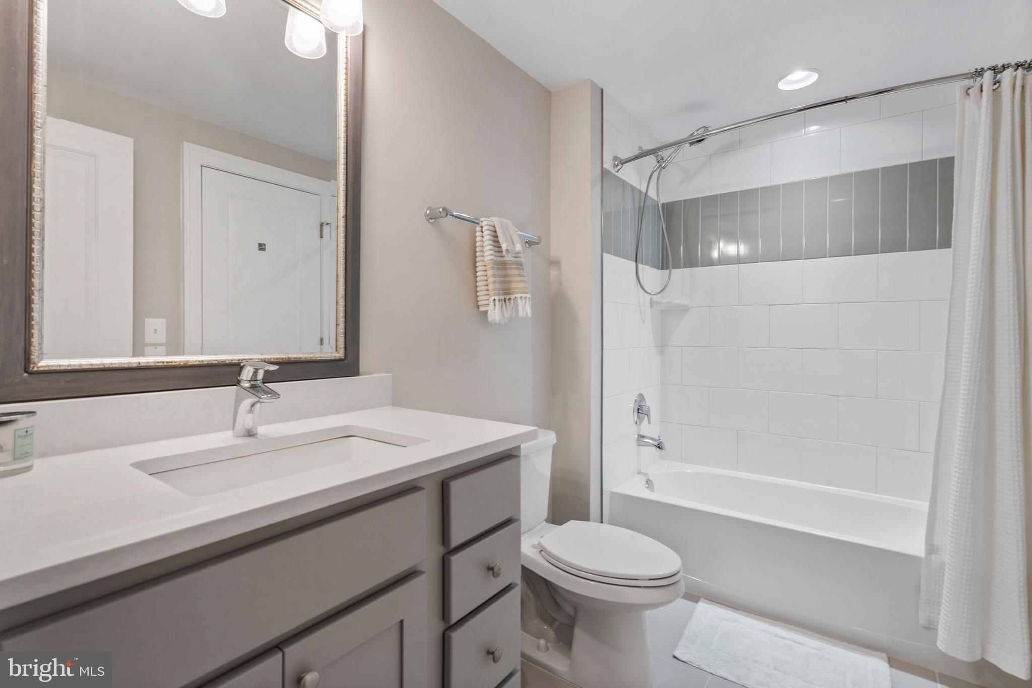 OVER LEE KNOLLS - Residential