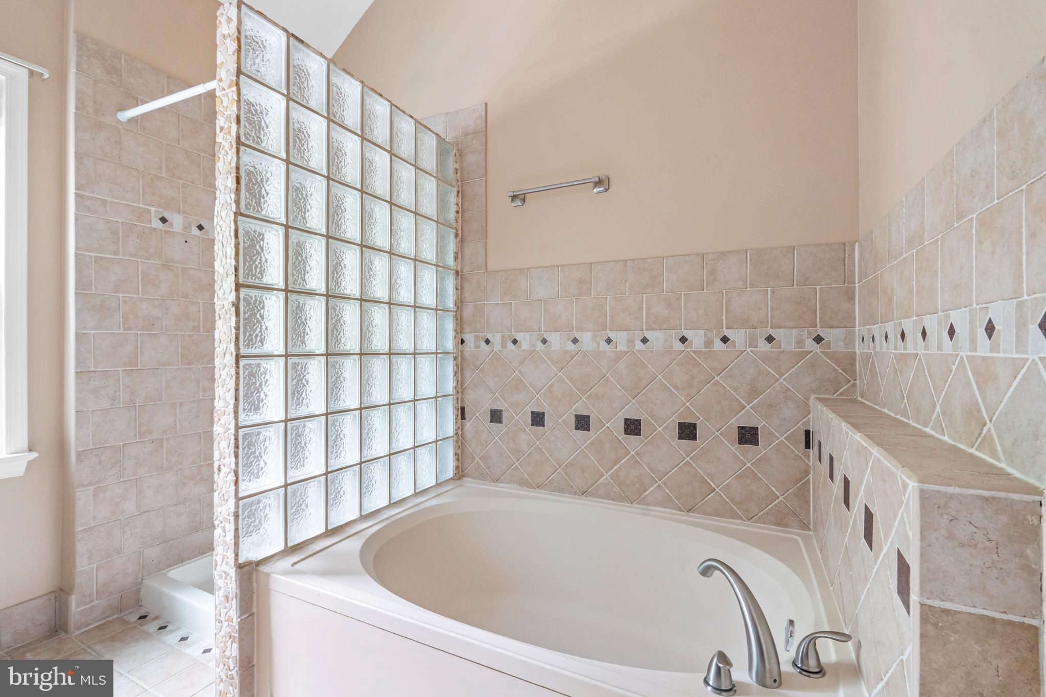 CAROLINE OAKS - Residential