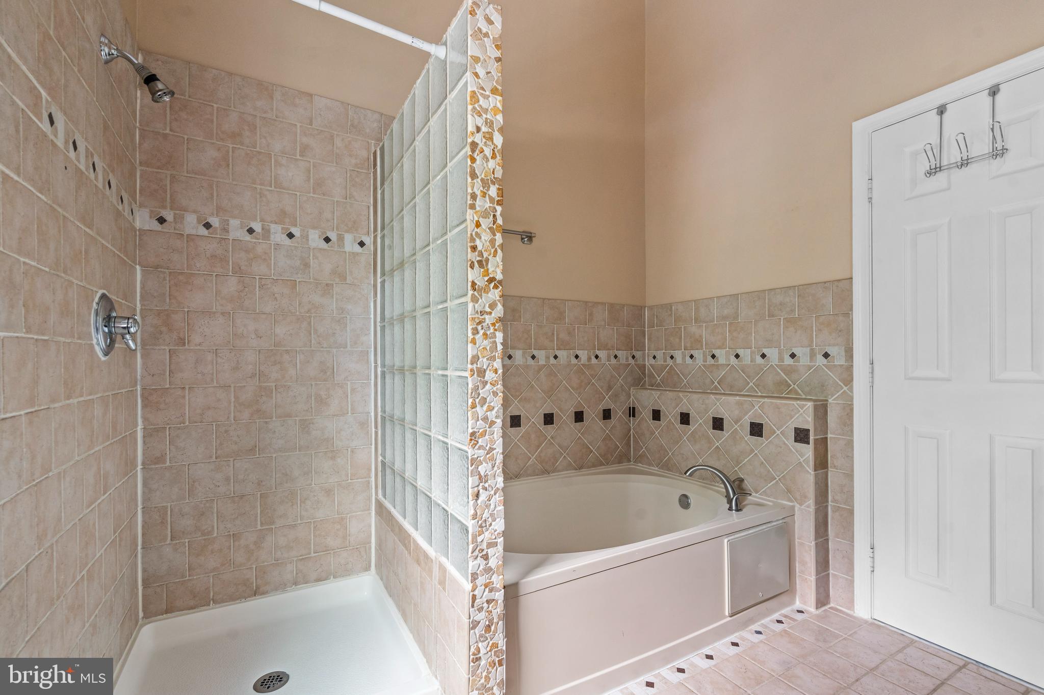 CAROLINE OAKS - Residential