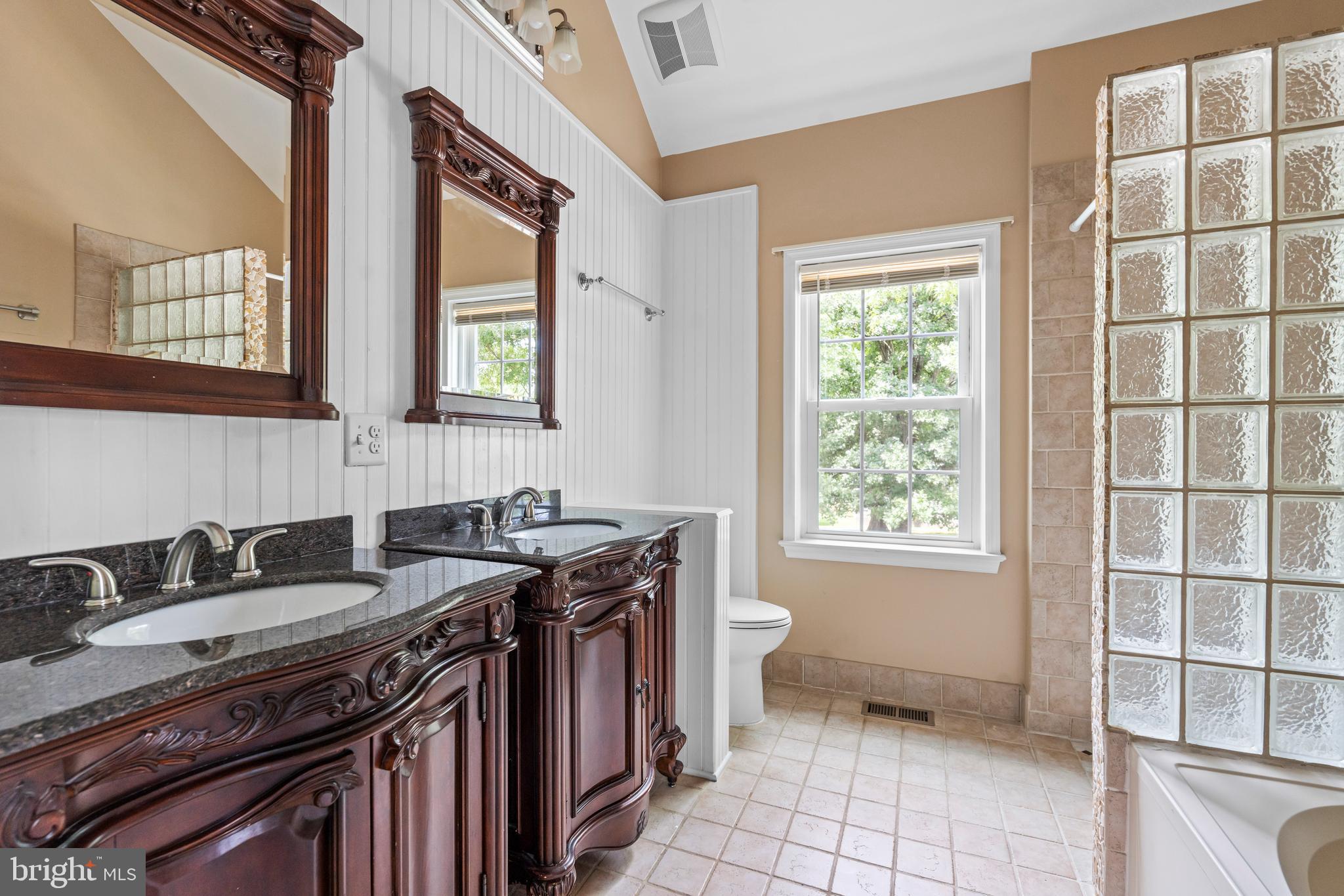 CAROLINE OAKS - Residential