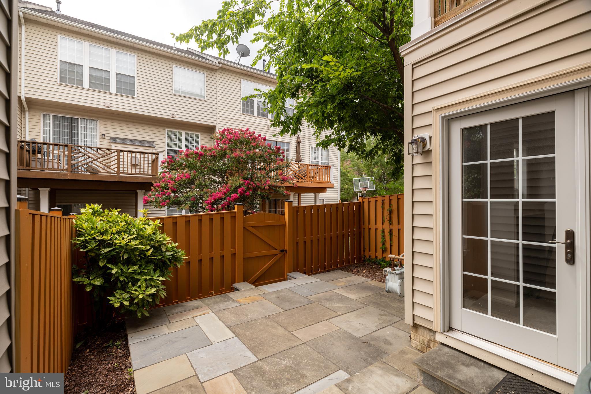 STONEGATE - Residential