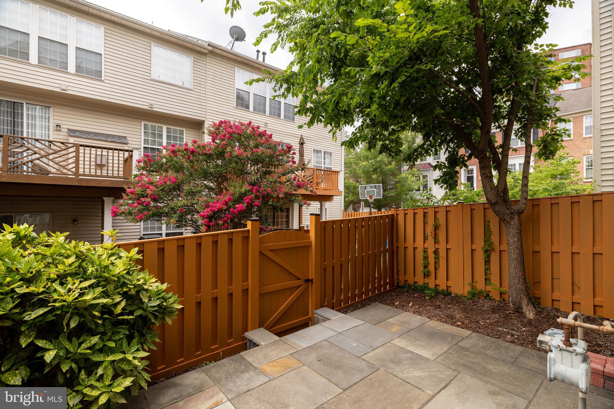 STONEGATE - Residential