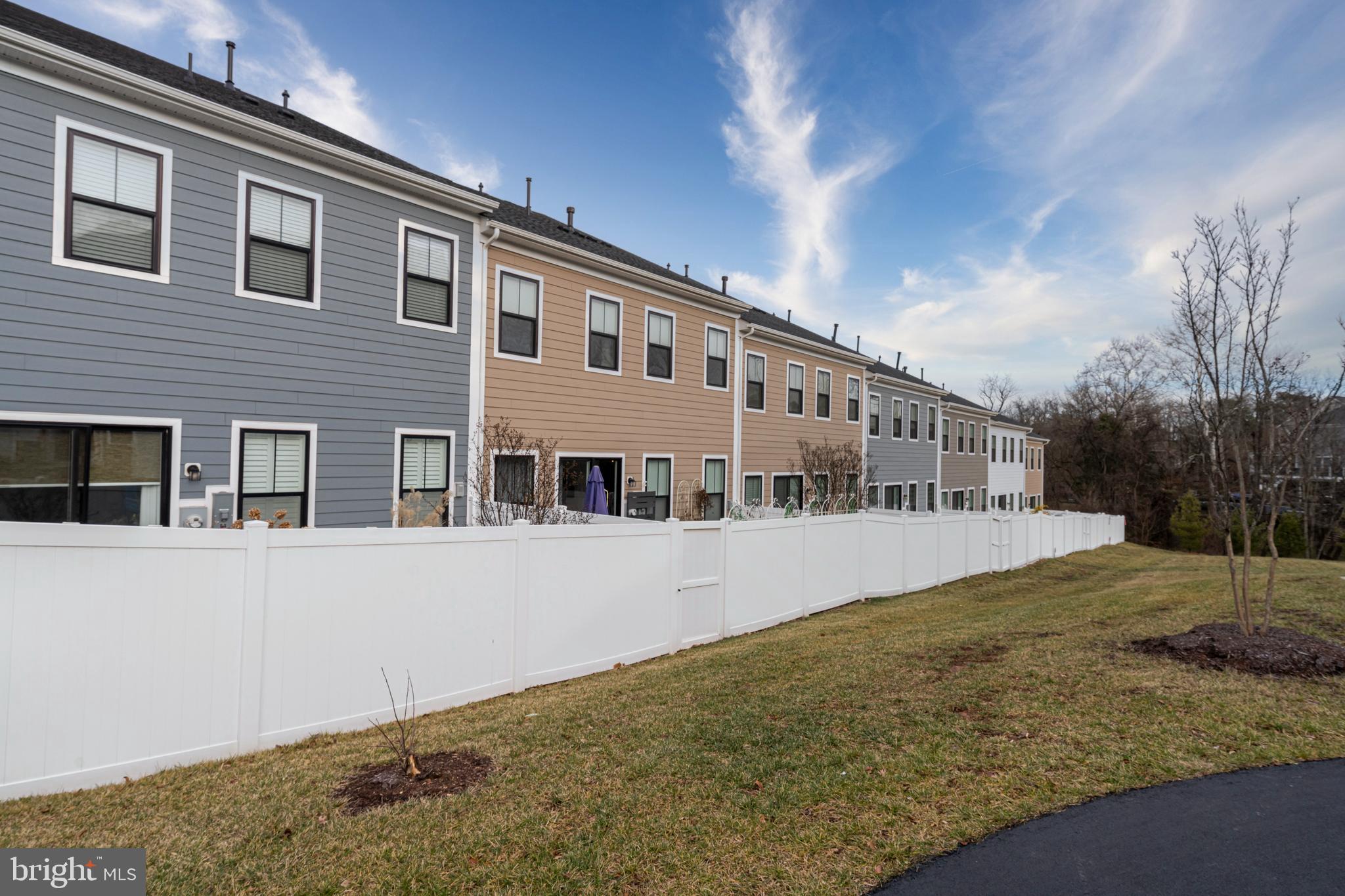 CADENCE AT LANSDOWNE - Residential