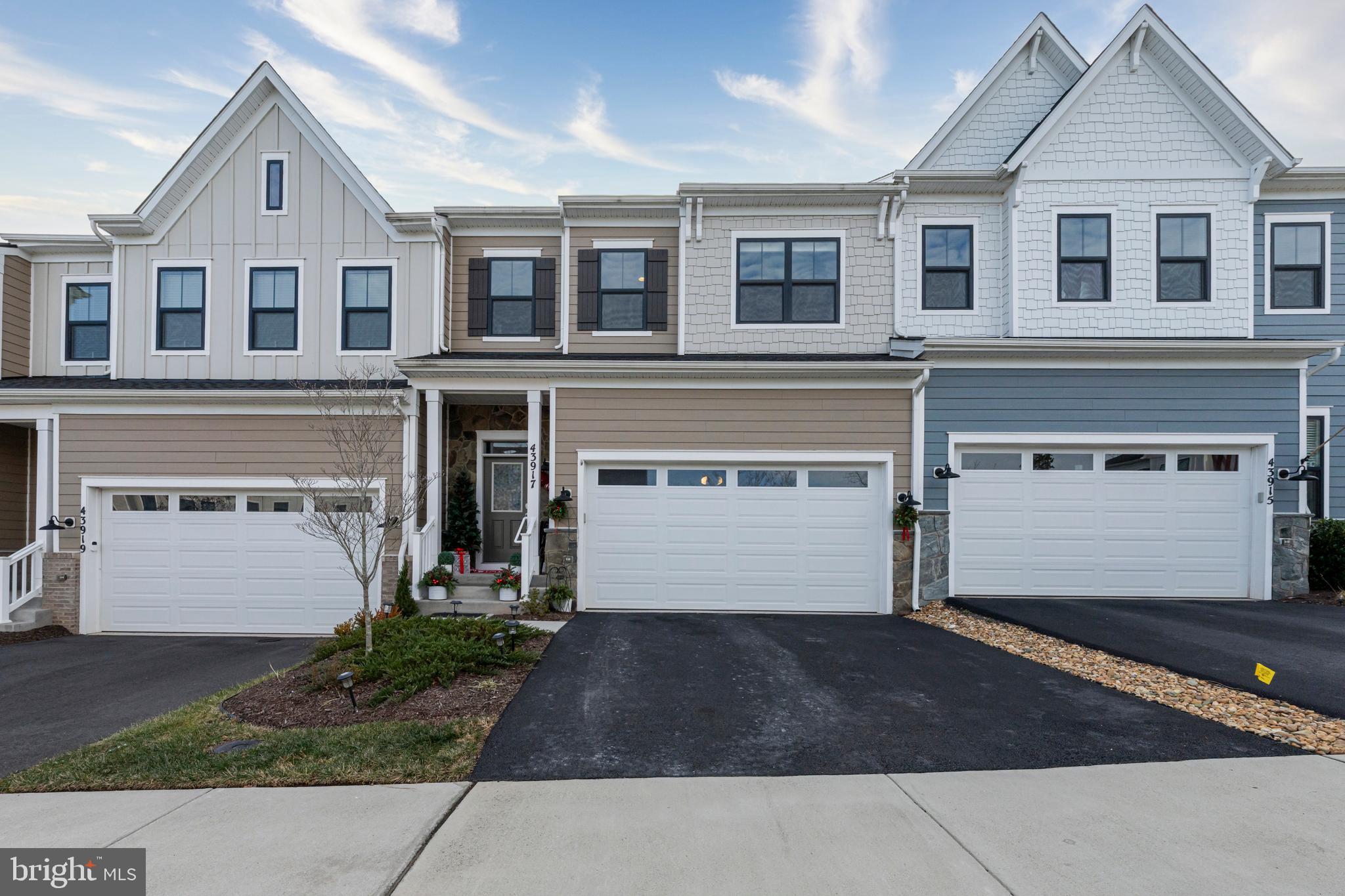 CADENCE AT LANSDOWNE - Residential