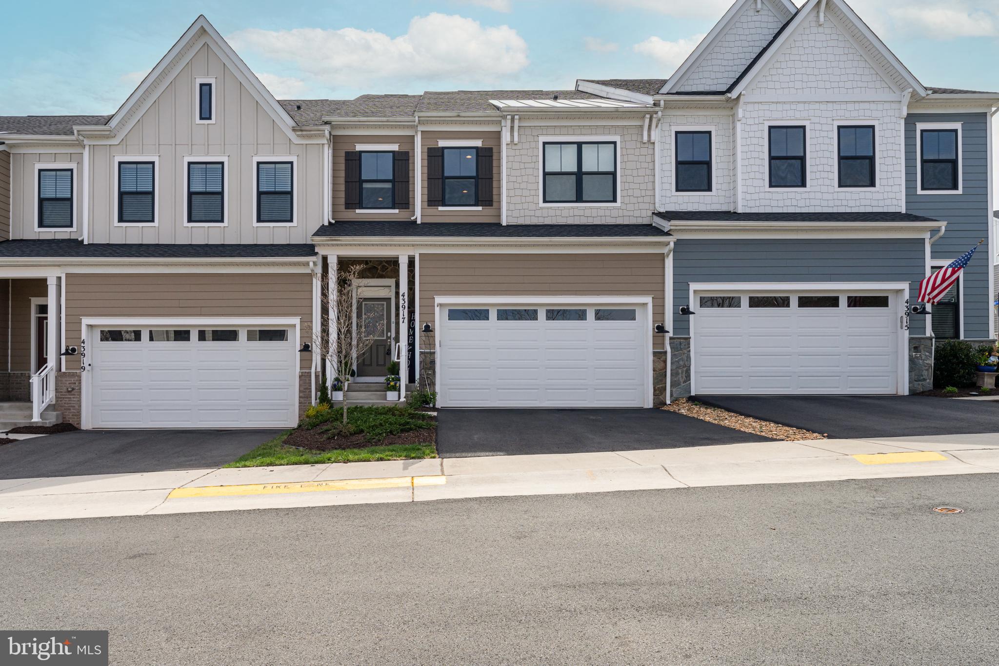 CADENCE AT LANSDOWNE - Residential