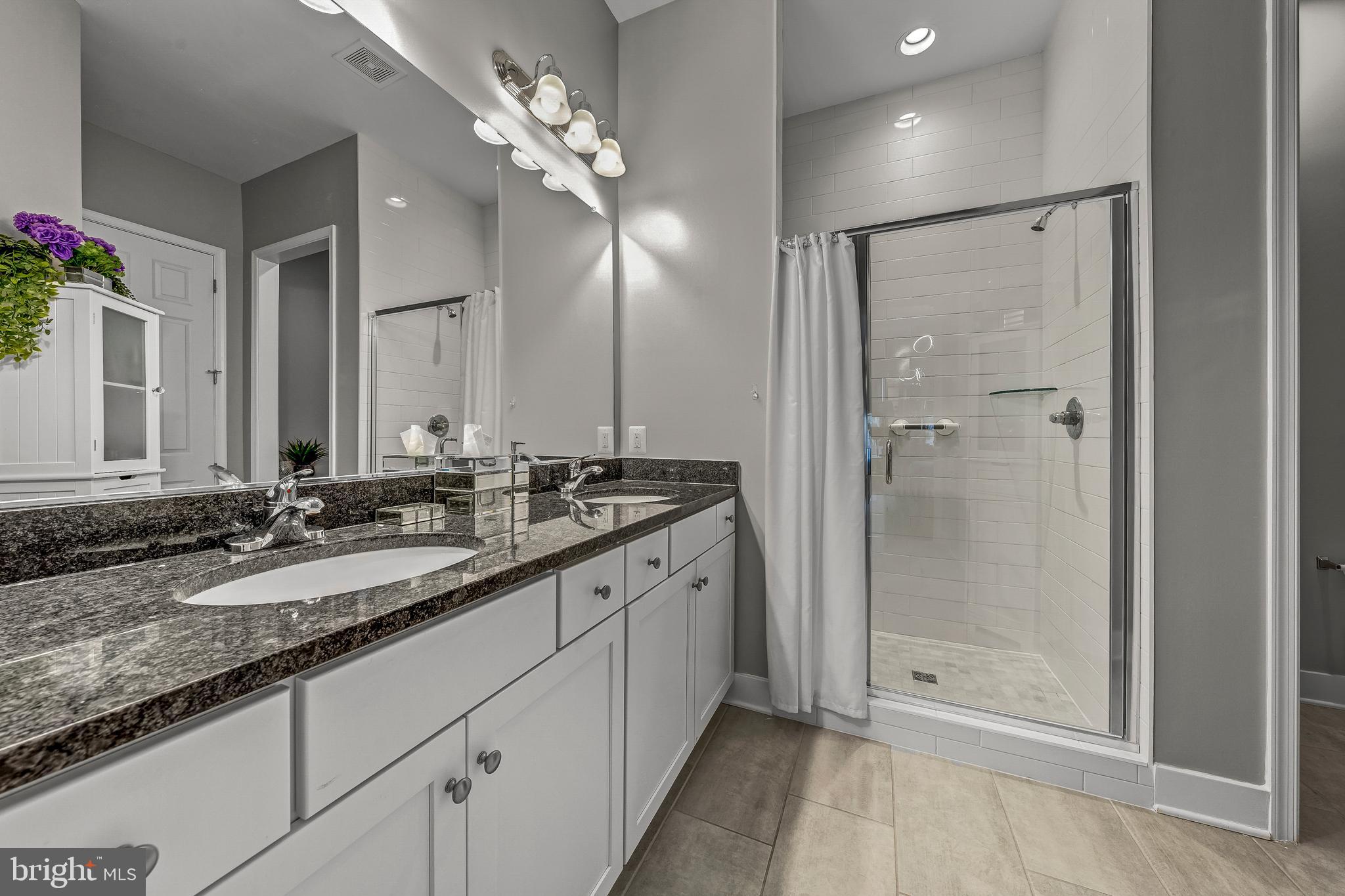 CADENCE AT LANSDOWNE - Residential