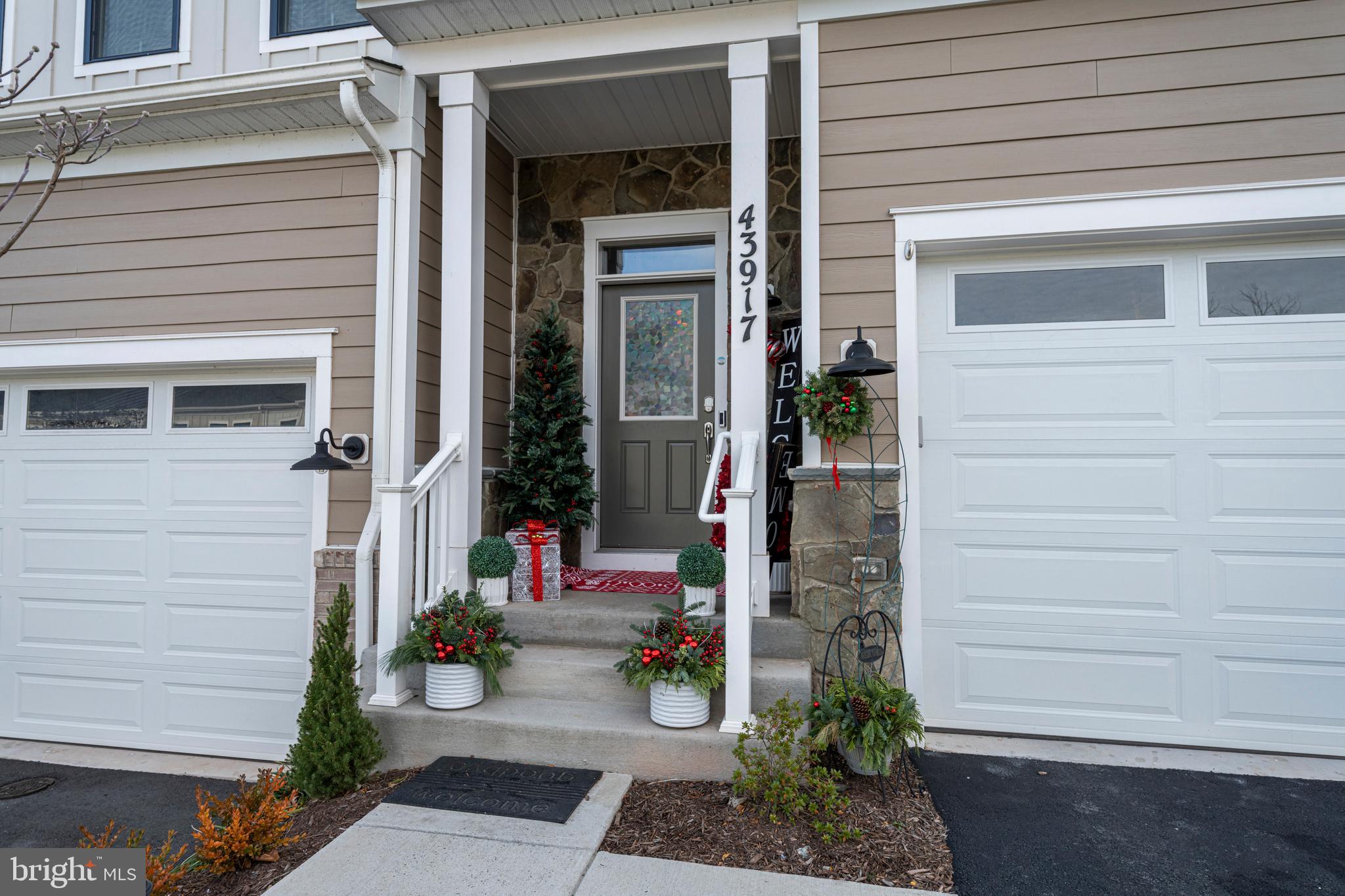 CADENCE AT LANSDOWNE - Residential