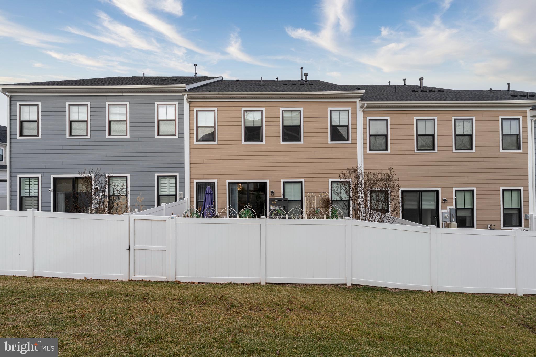 CADENCE AT LANSDOWNE - Residential