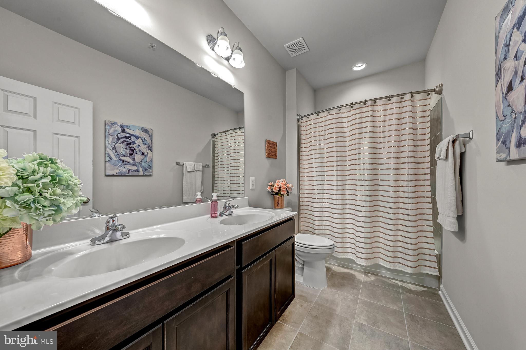 CADENCE AT LANSDOWNE - Residential