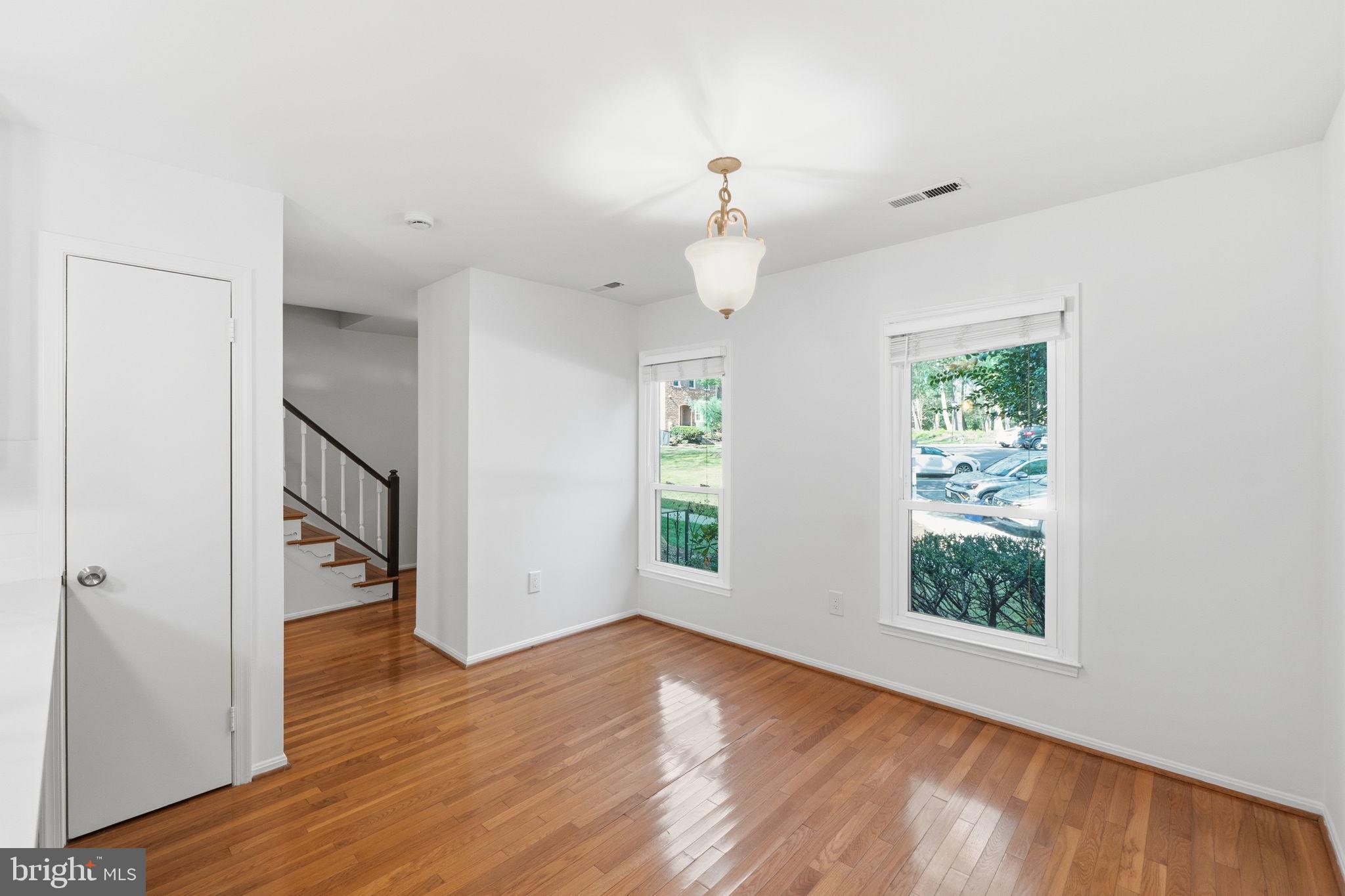 INVERNESS KNOLLS - Residential