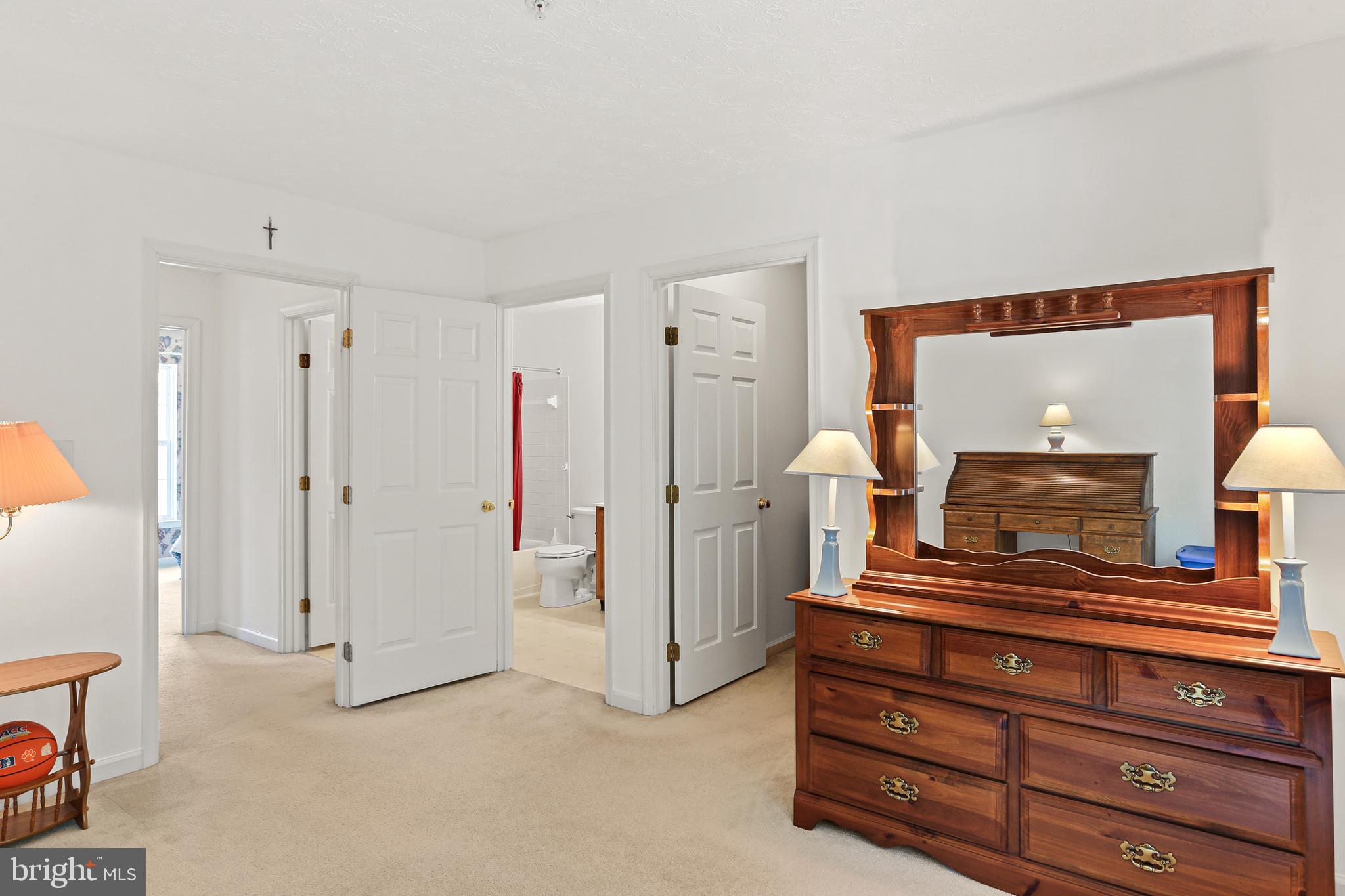 FOX CHASE - Residential