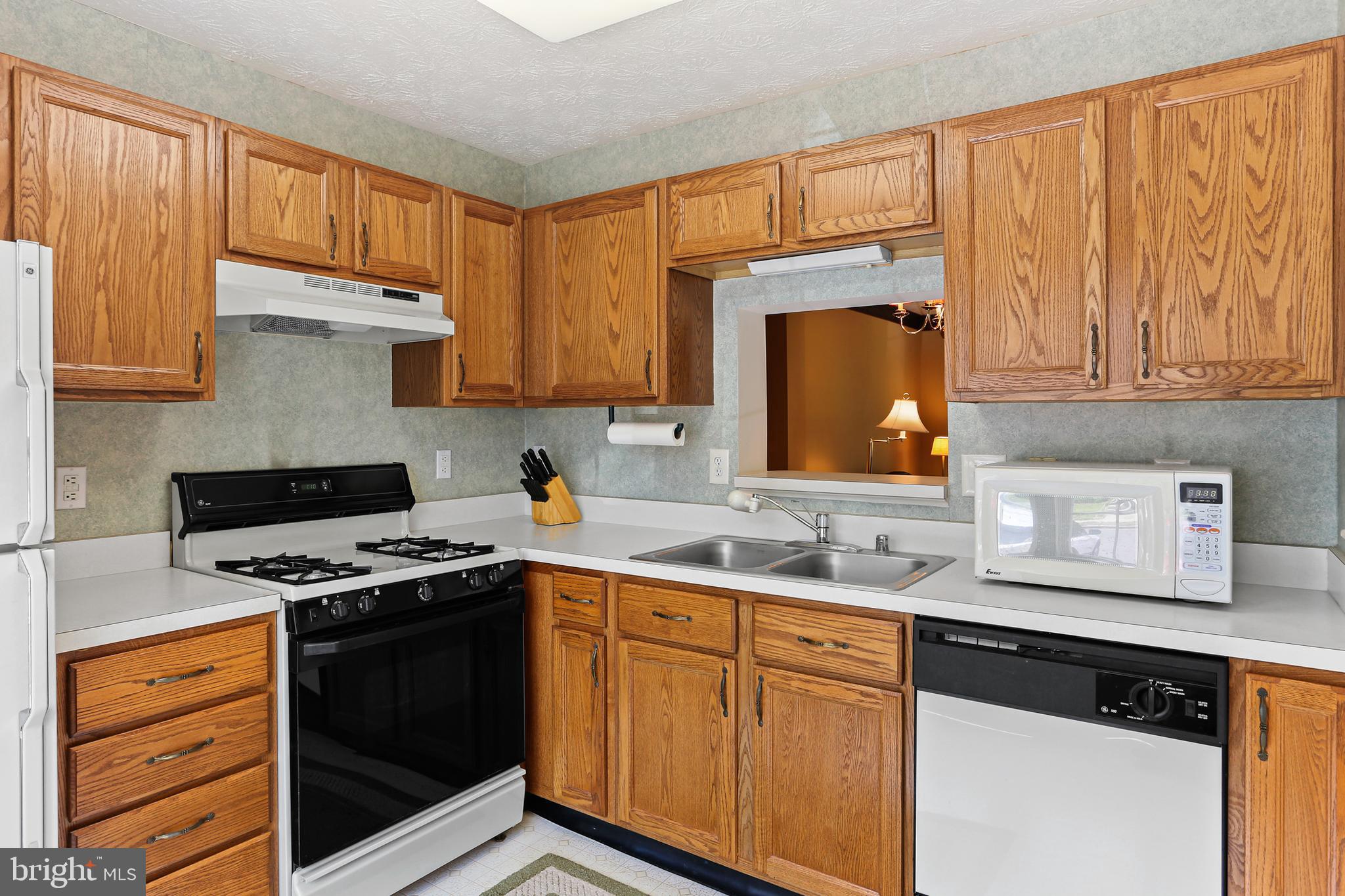 FOX CHASE - Residential