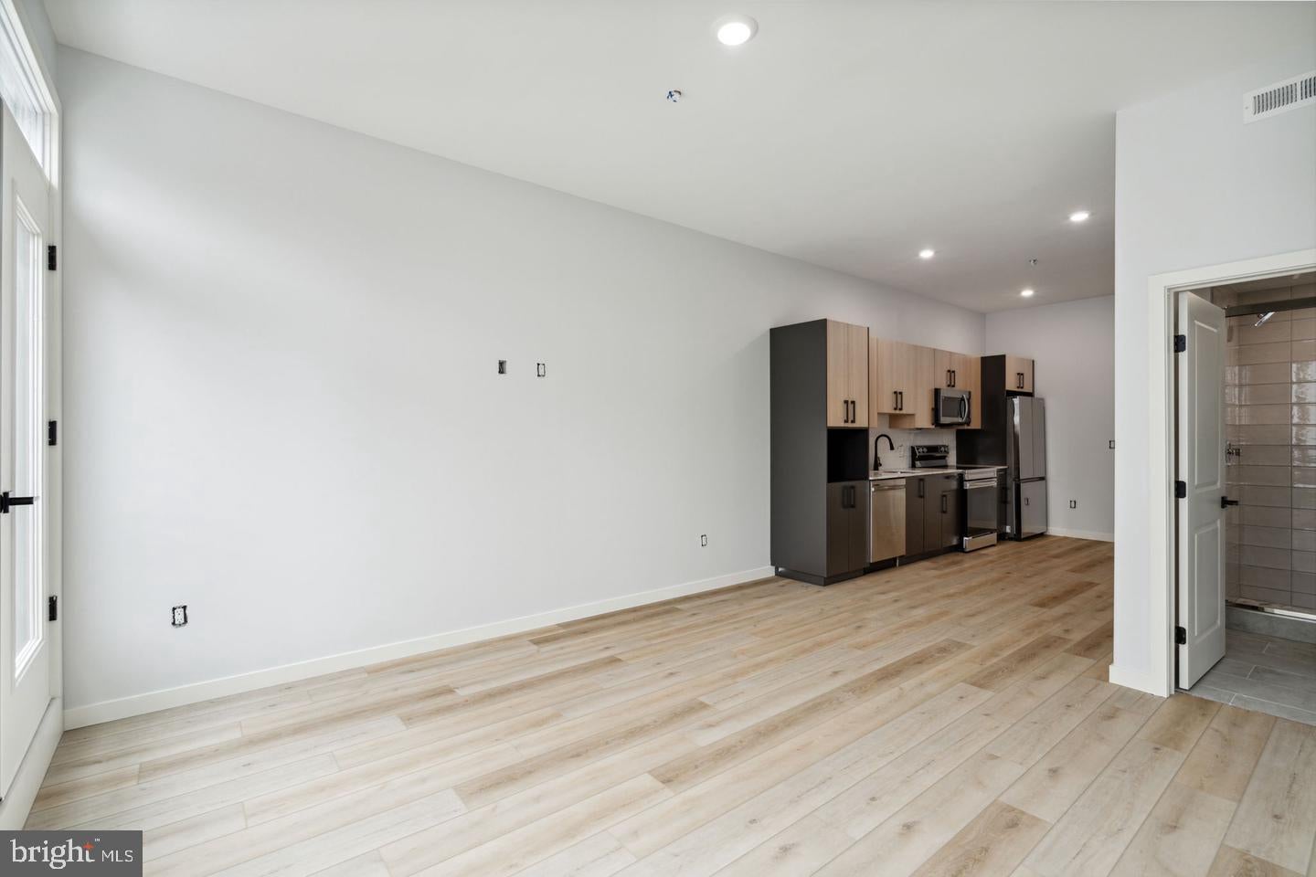 1112-16 E BERKS STREET 209