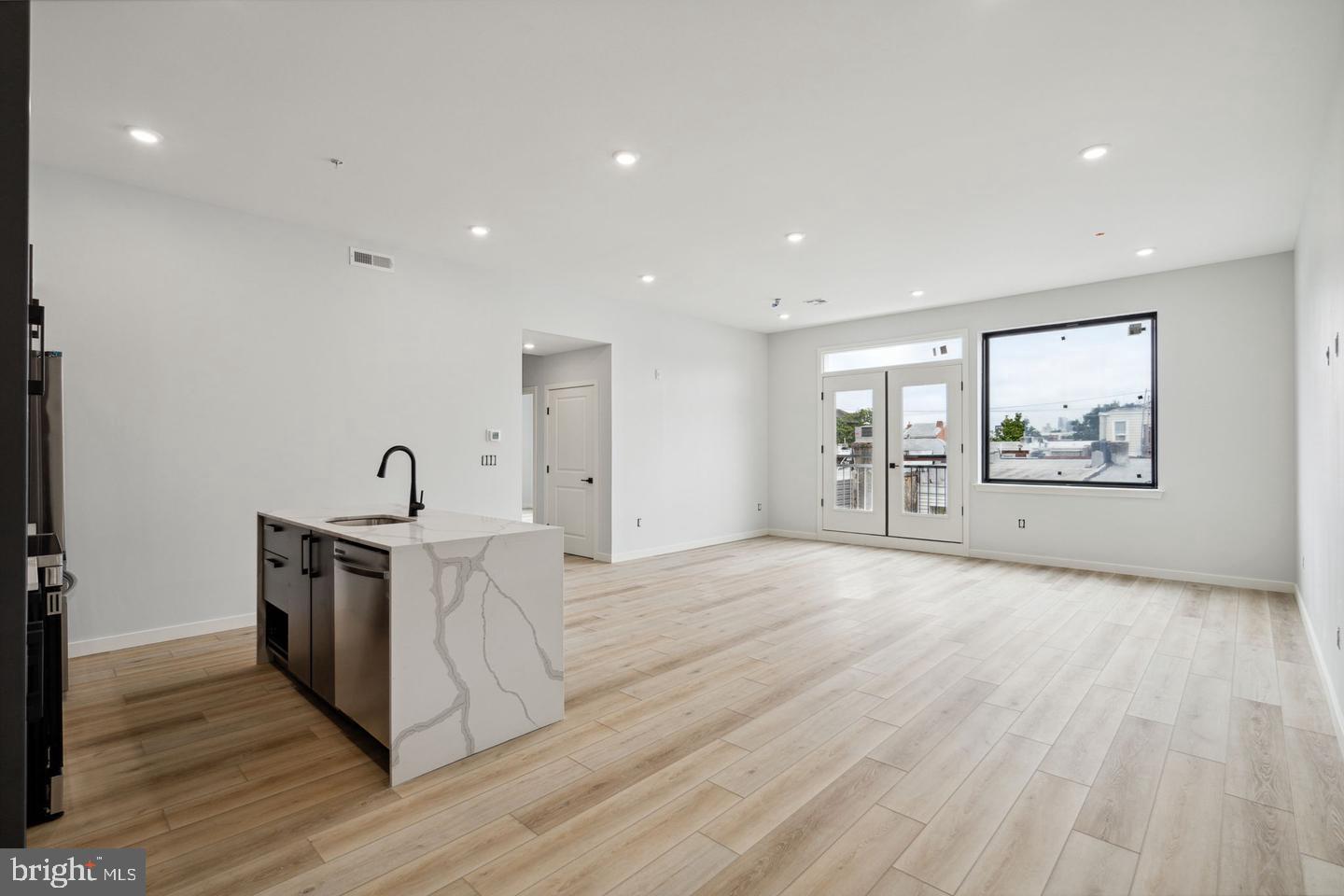 1112-16 E BERKS STREET 209