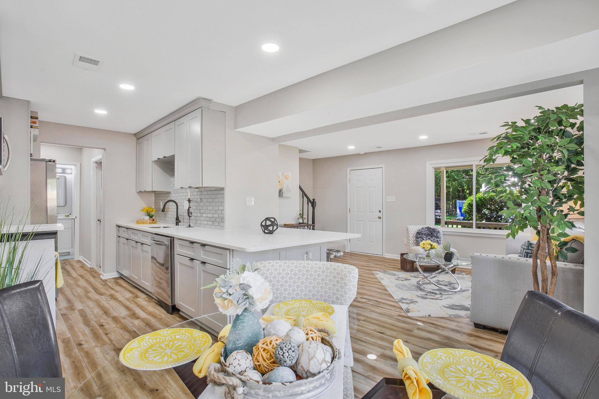 HUNTINGTON NEIGHBORHOOD - Residential