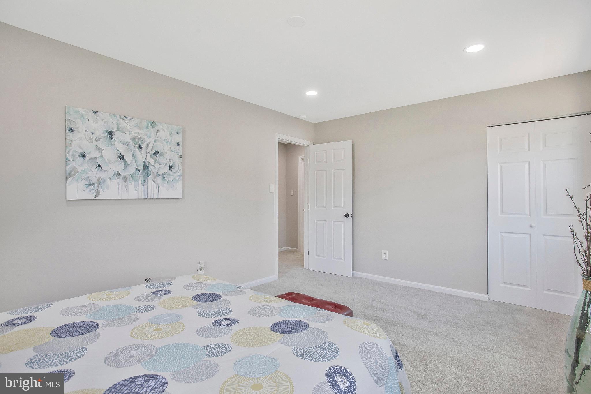 HUNTINGTON NEIGHBORHOOD - Residential