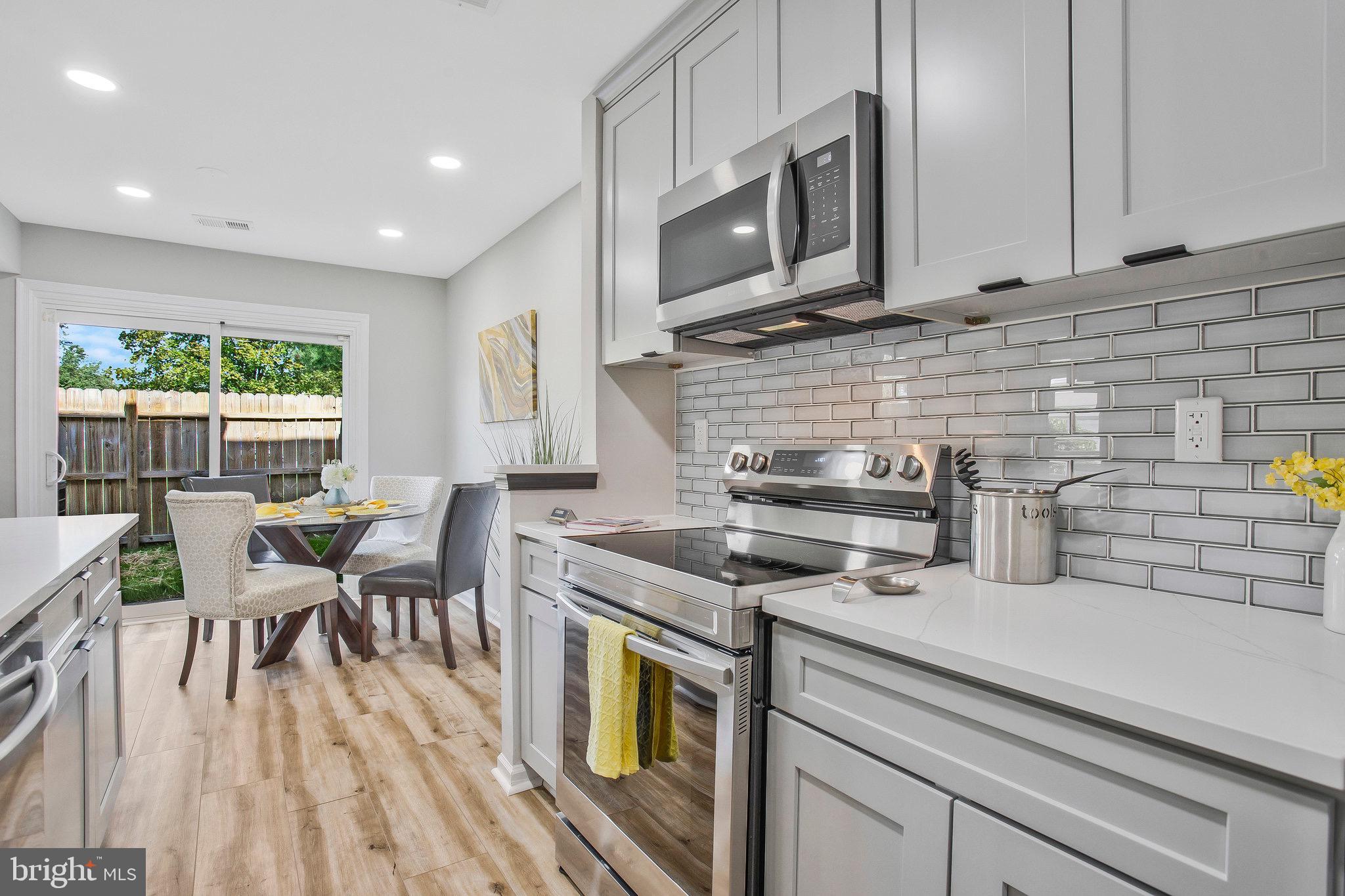 HUNTINGTON NEIGHBORHOOD - Residential