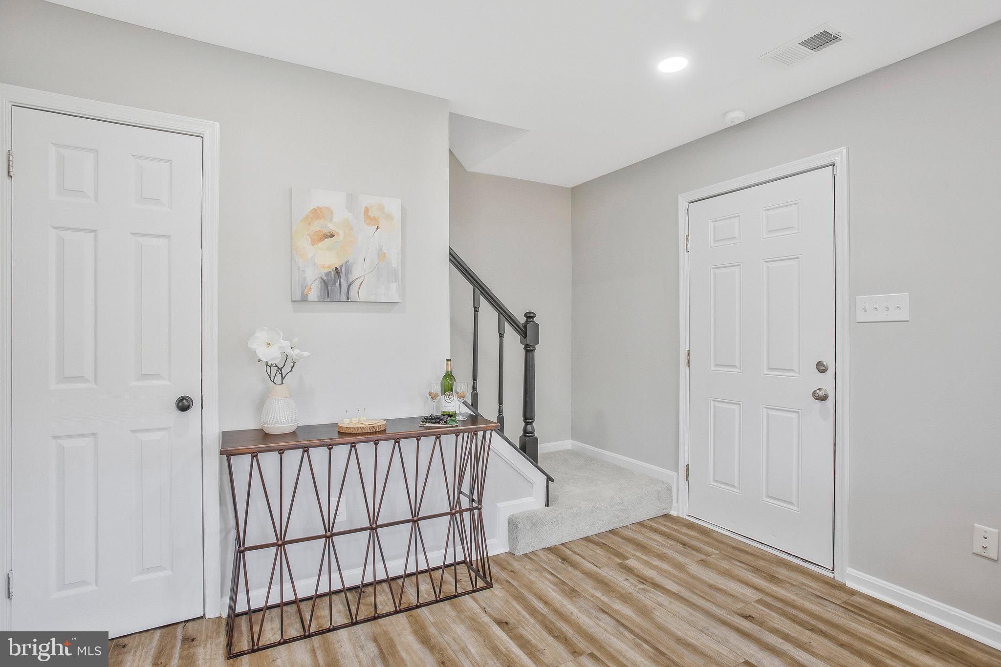 HUNTINGTON NEIGHBORHOOD - Residential