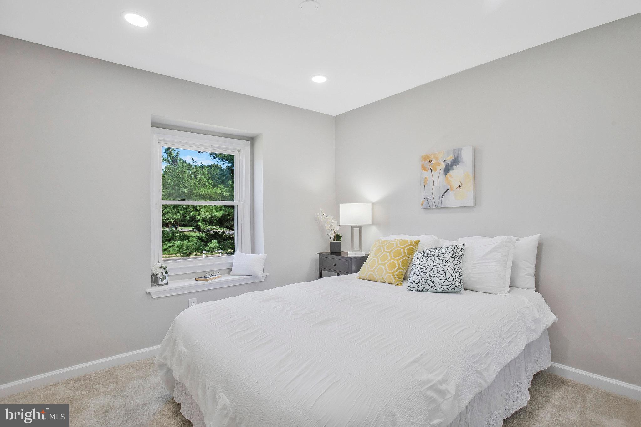 HUNTINGTON NEIGHBORHOOD - Residential